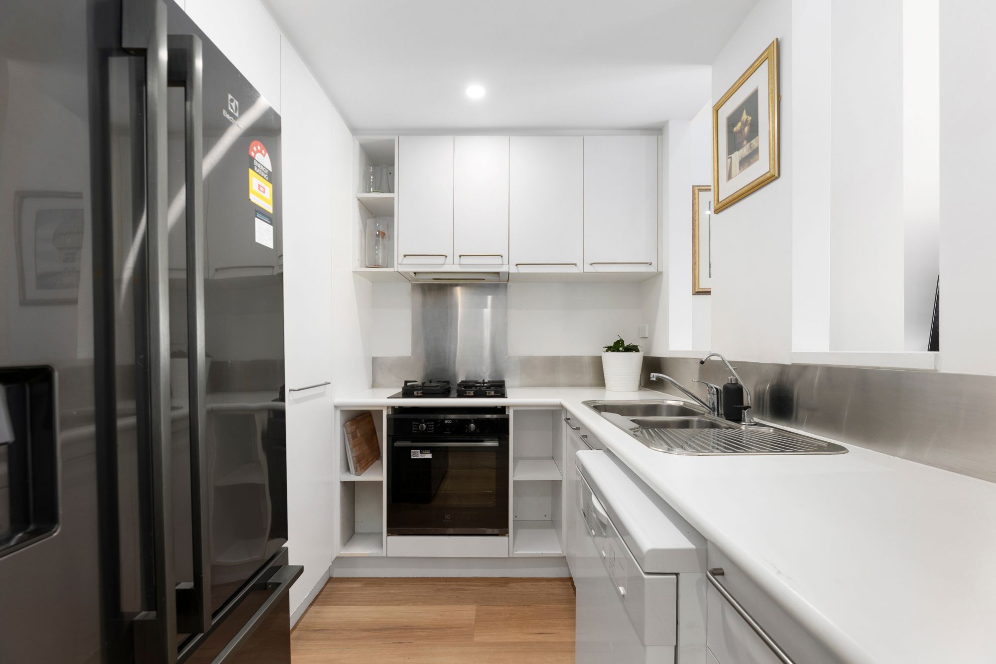 79/211 Wellington Parade South — photo 4 of 23