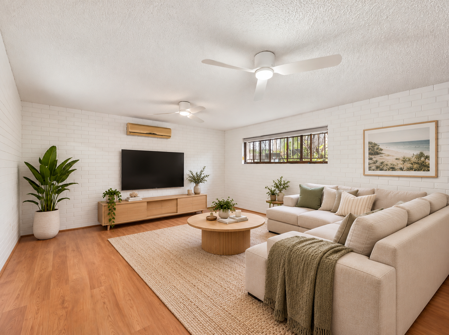 1/10 Albert Street — photo from Ray White Redcliffe