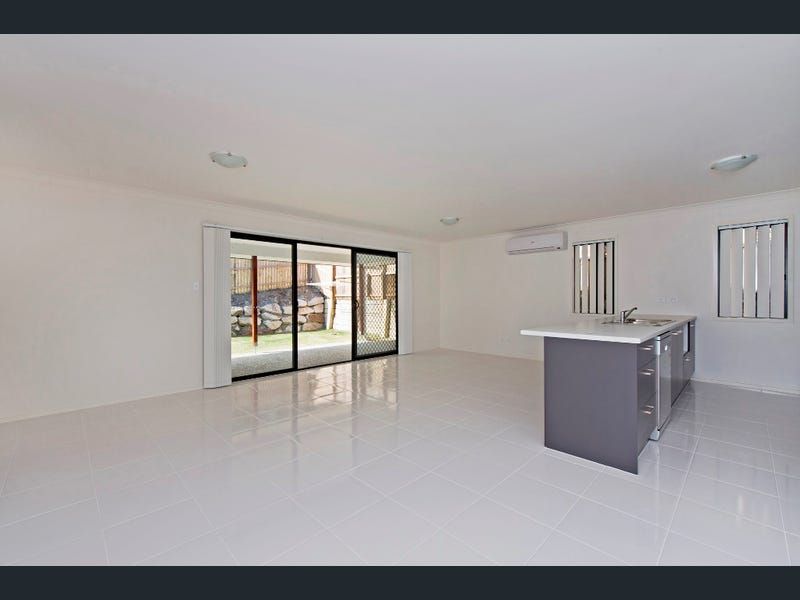 26/2 Rise Circuit, Pacific Pines, QLD 4211