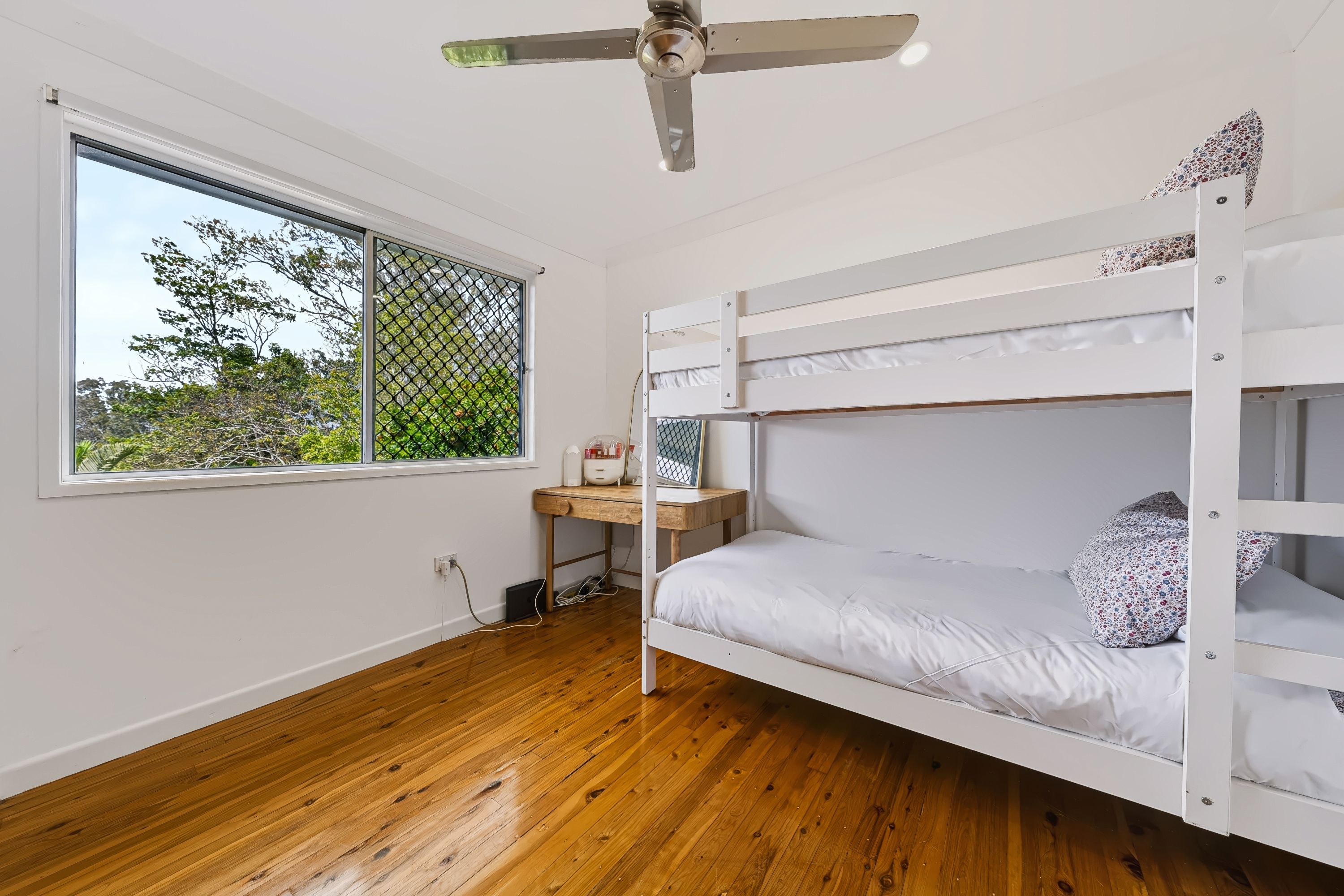 10-12 Enchelmaier Street — photo 14 of 27