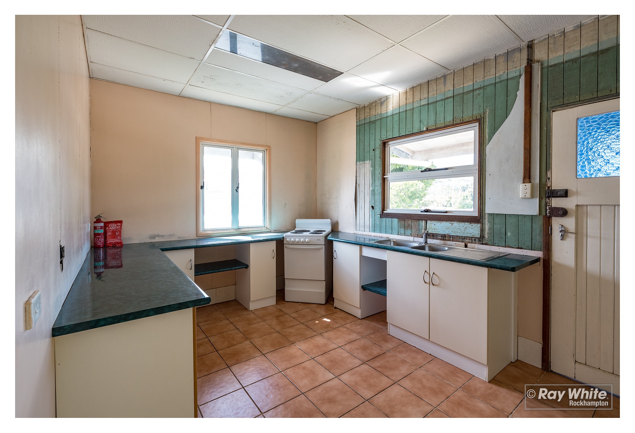 140-142 Codd Street, Koongal, QLD 4701