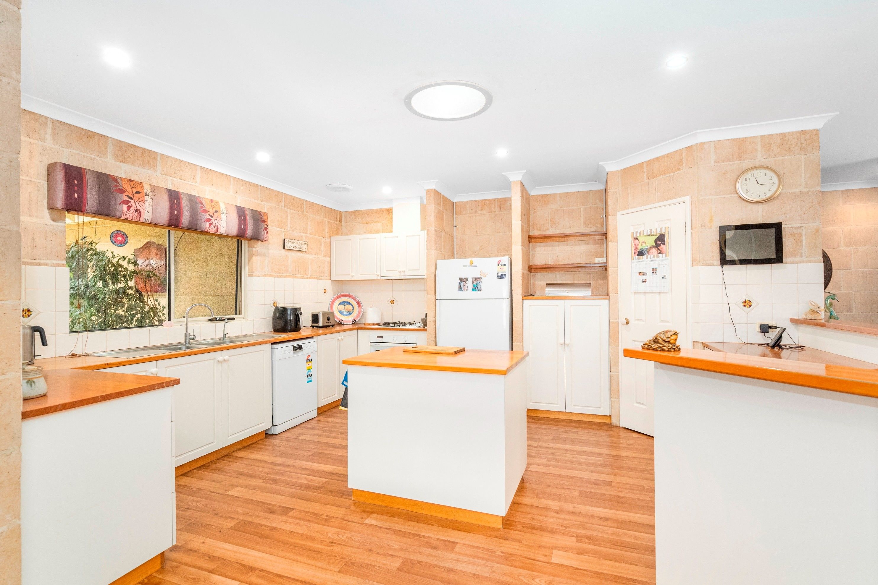 6 Torquay Place — photo 3 of 16