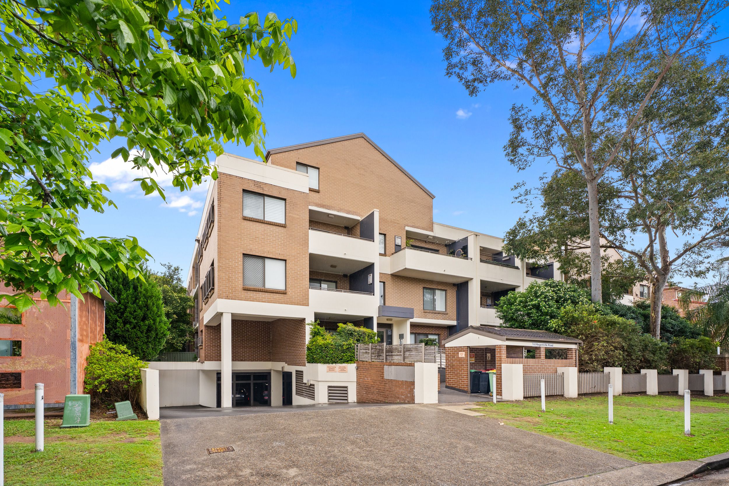 9/1-5 Regentville Road — photo from Ray White Glenmore Park
