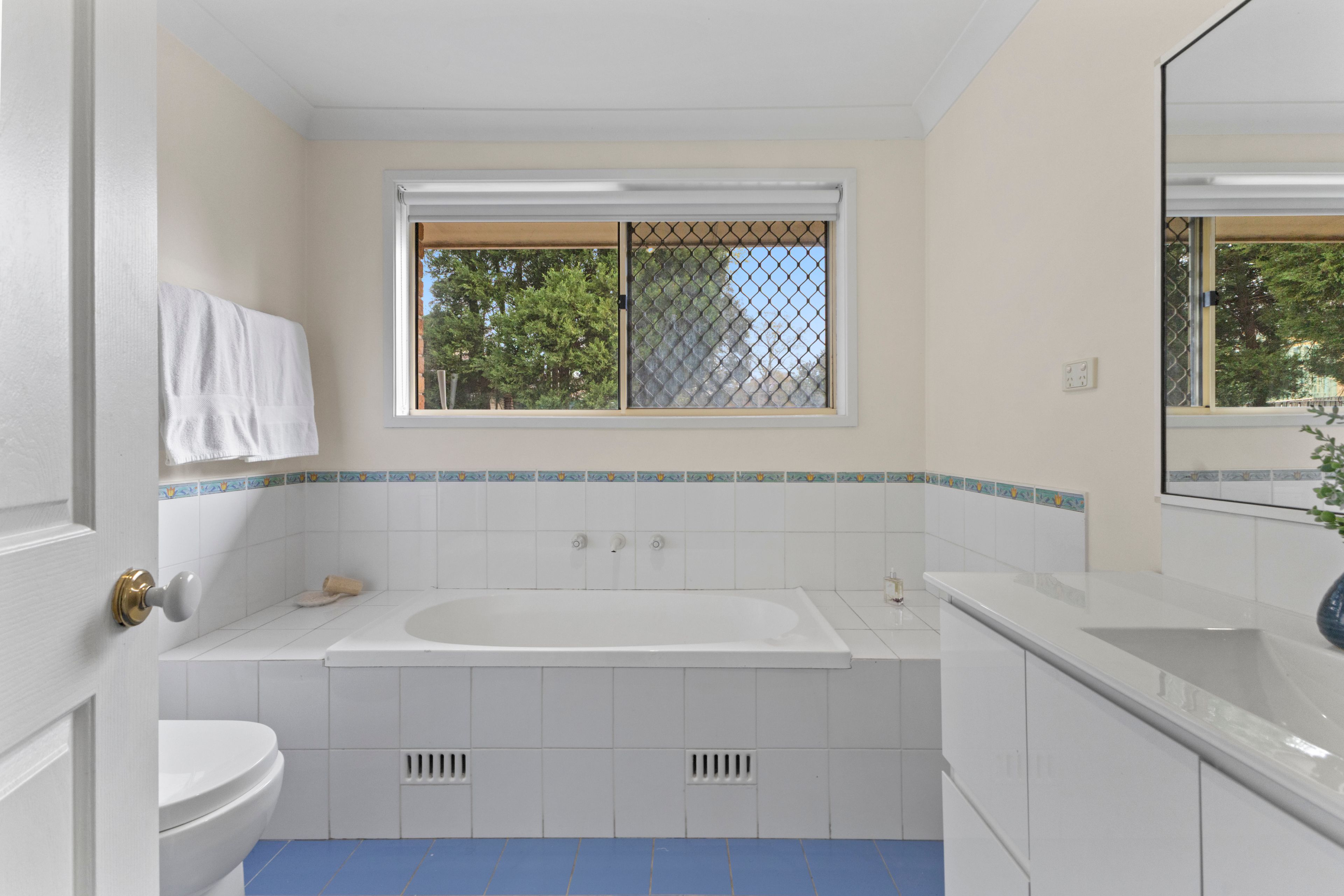 2/12A Merriwa Place — photo 10 of 12
