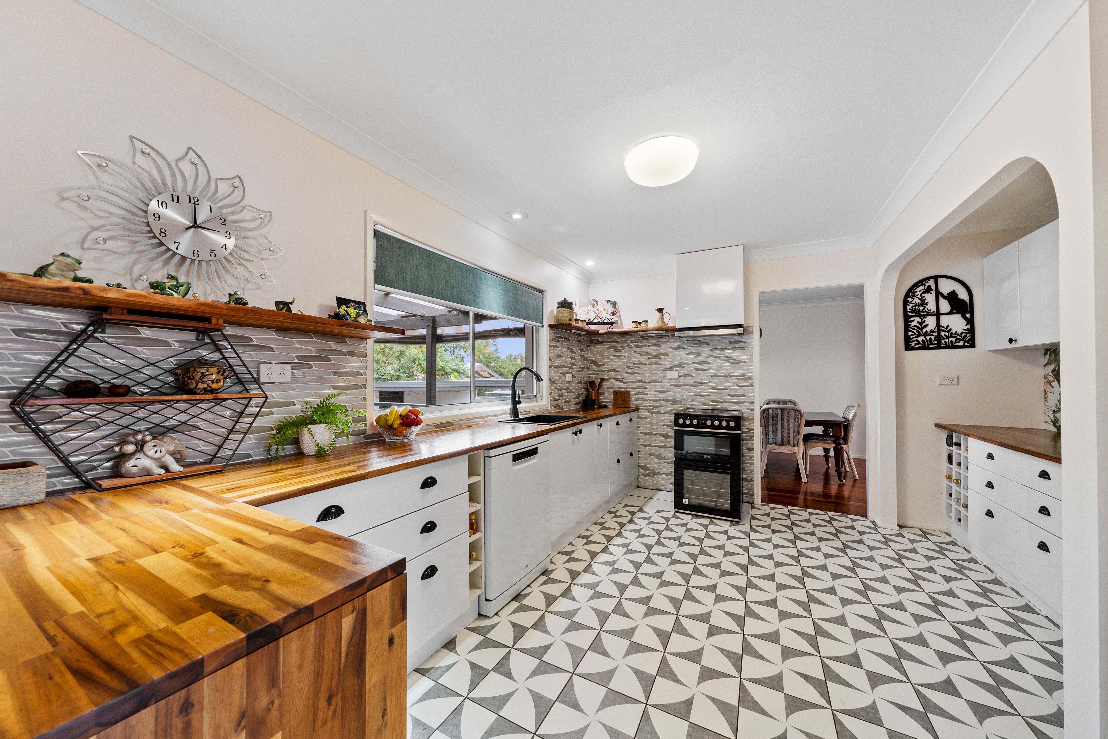 7 Amaroo Rise — photo 3 of 21