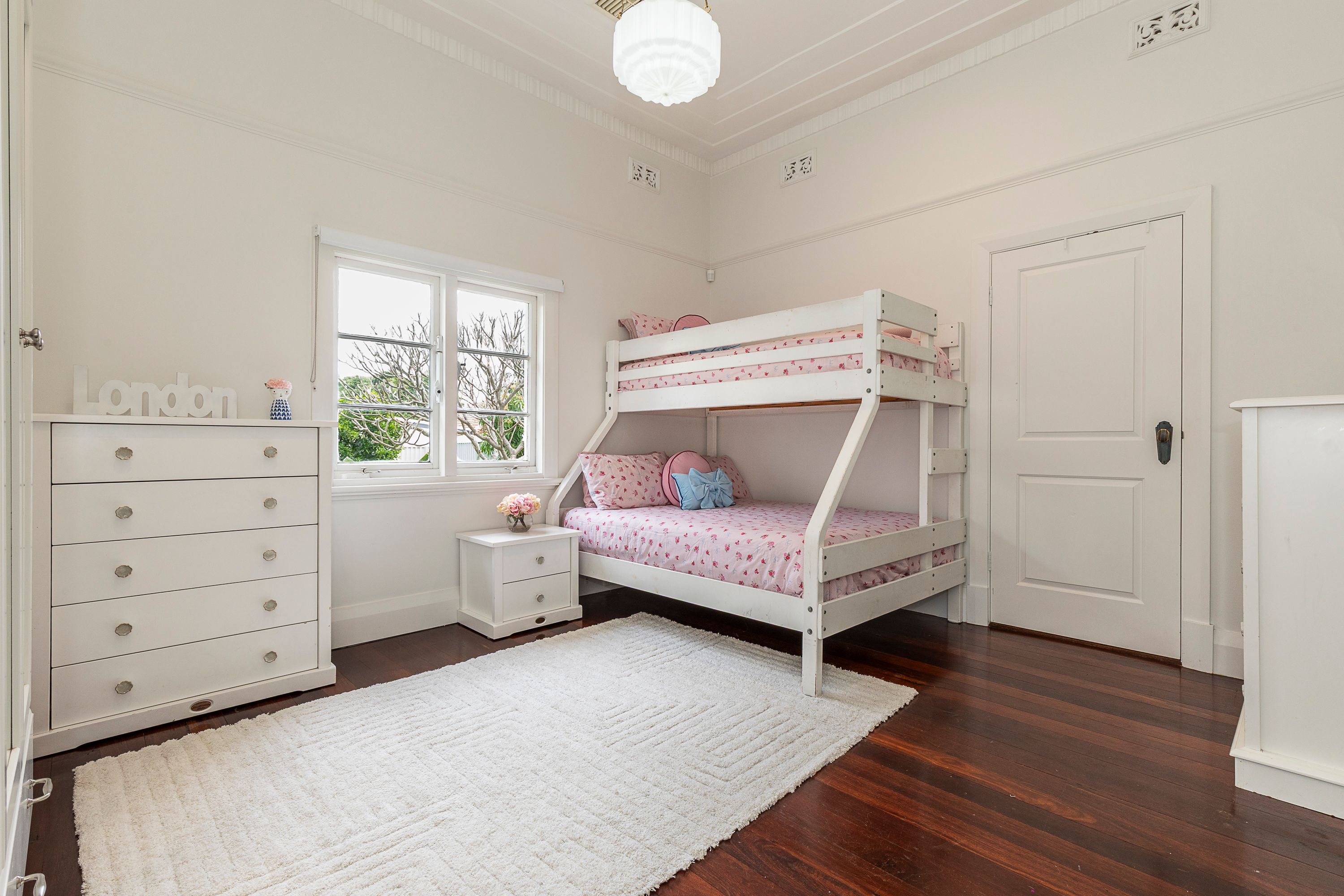 17 Thongsbridge Street — photo 17 of 30