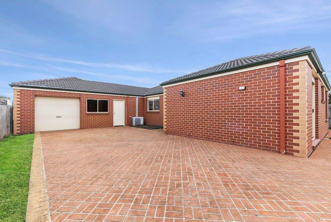 35 Willesden Drive — photo 14 of 18