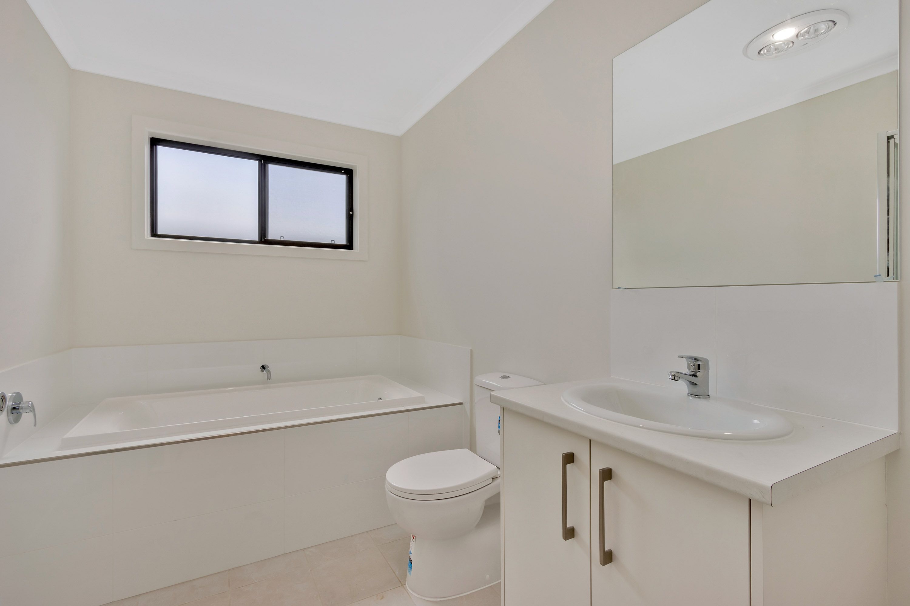 19 Verdale Crescent — photo 9 of 13