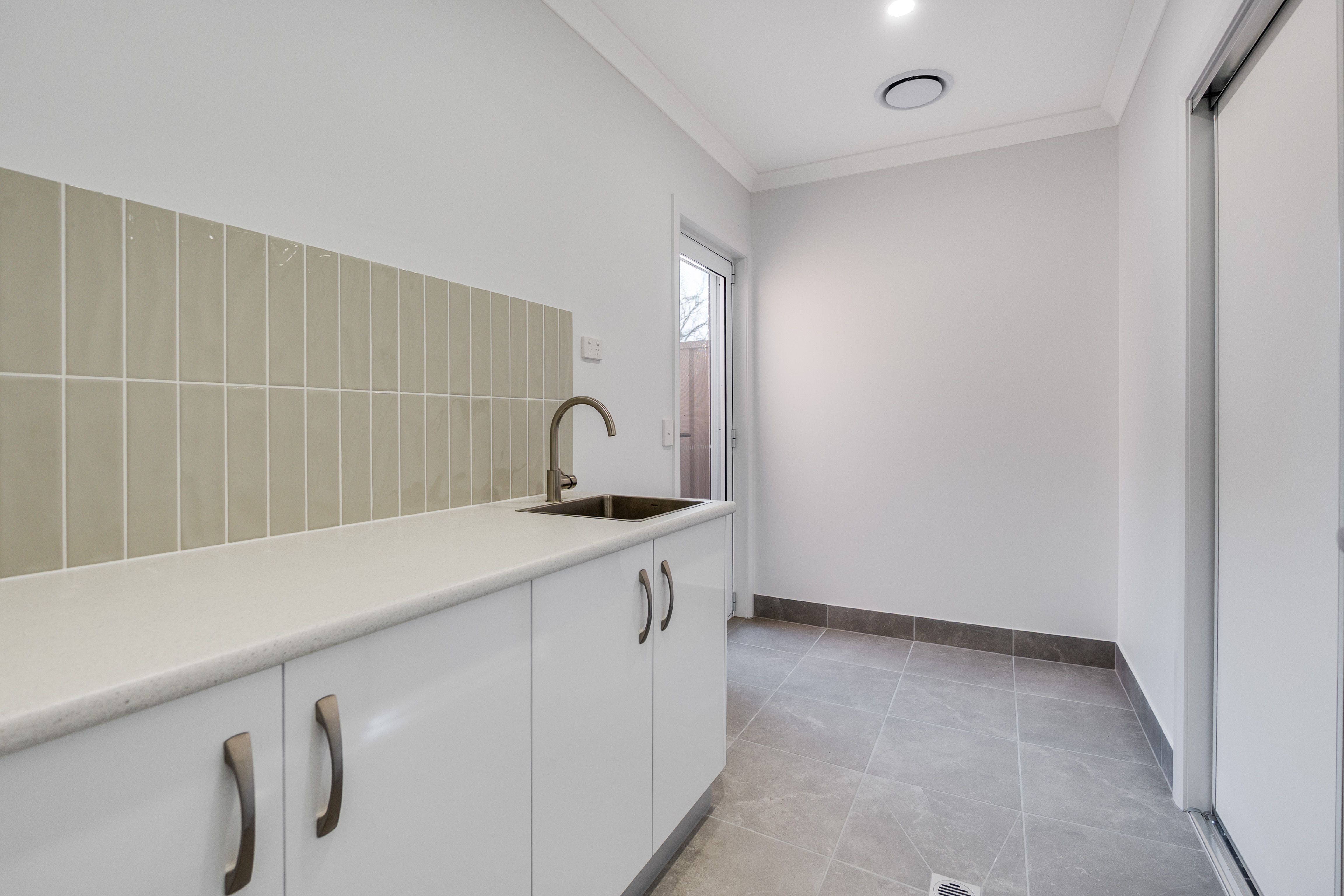 31 Sweetwater Drive — photo 11 of 14