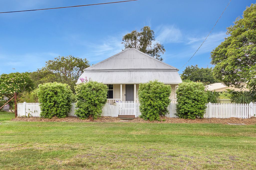 21 Pelican Street, North Ipswich QLD 4305