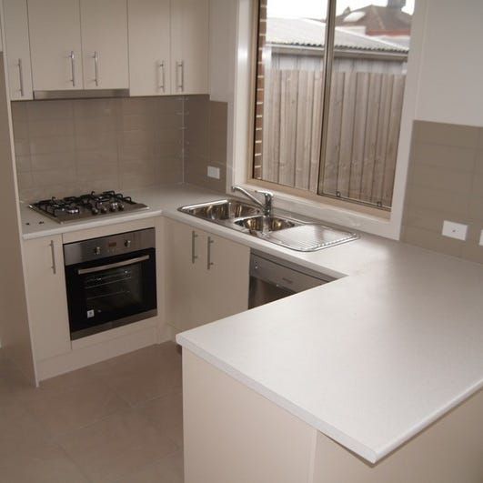 2/9 Balmoral Street, Laverton, VIC 3028