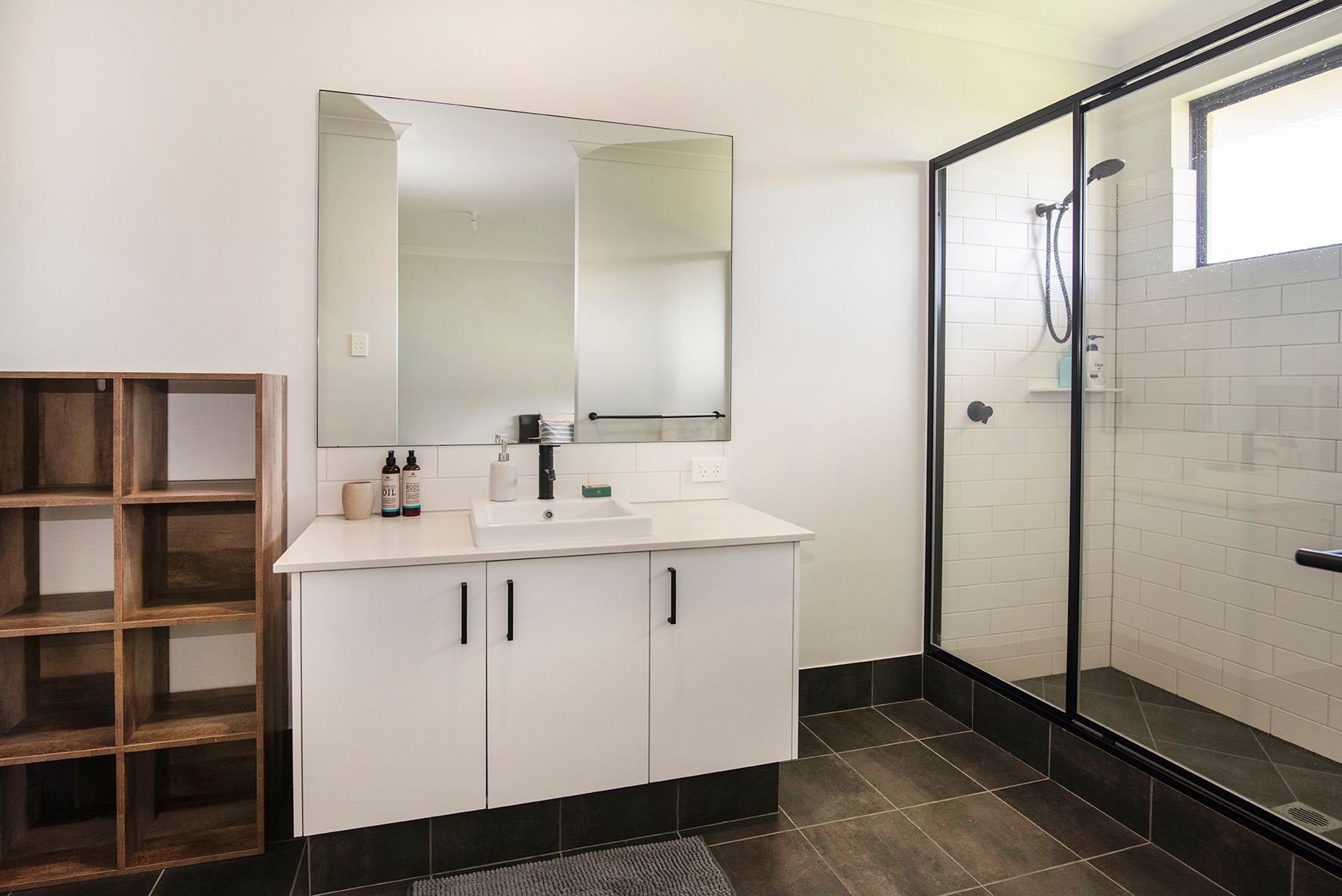 16 Duncan Street — photo 8 of 14