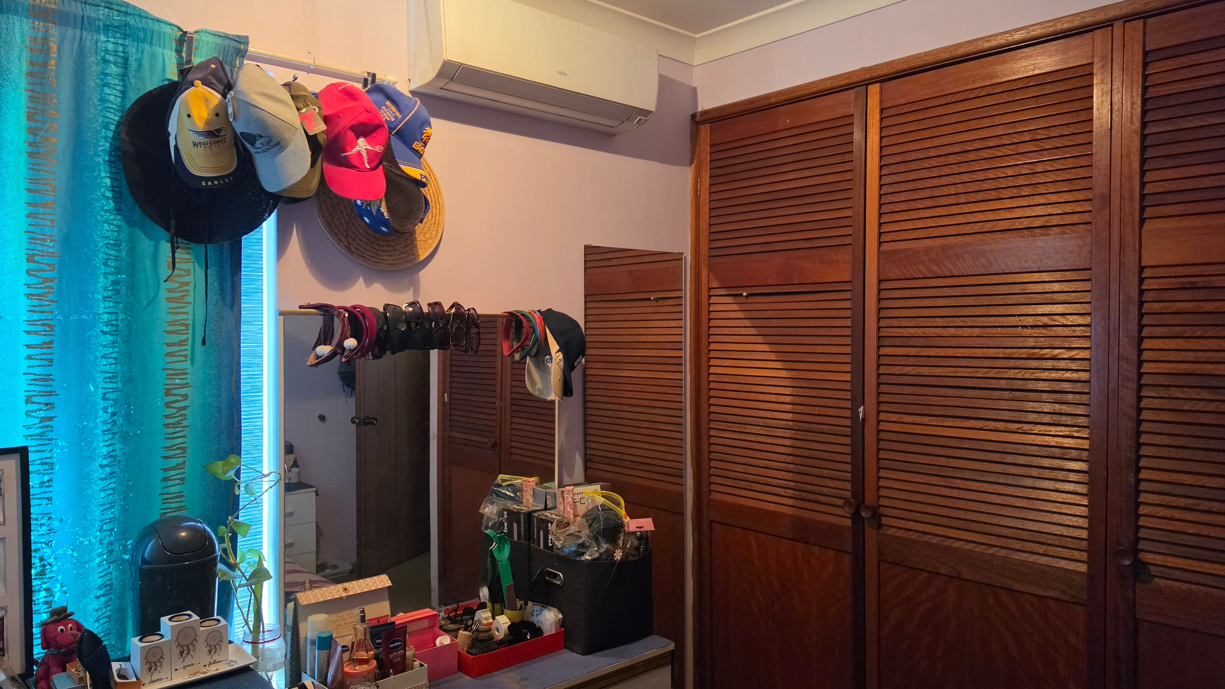 11/19 Marmion Street — photo 4 of 10