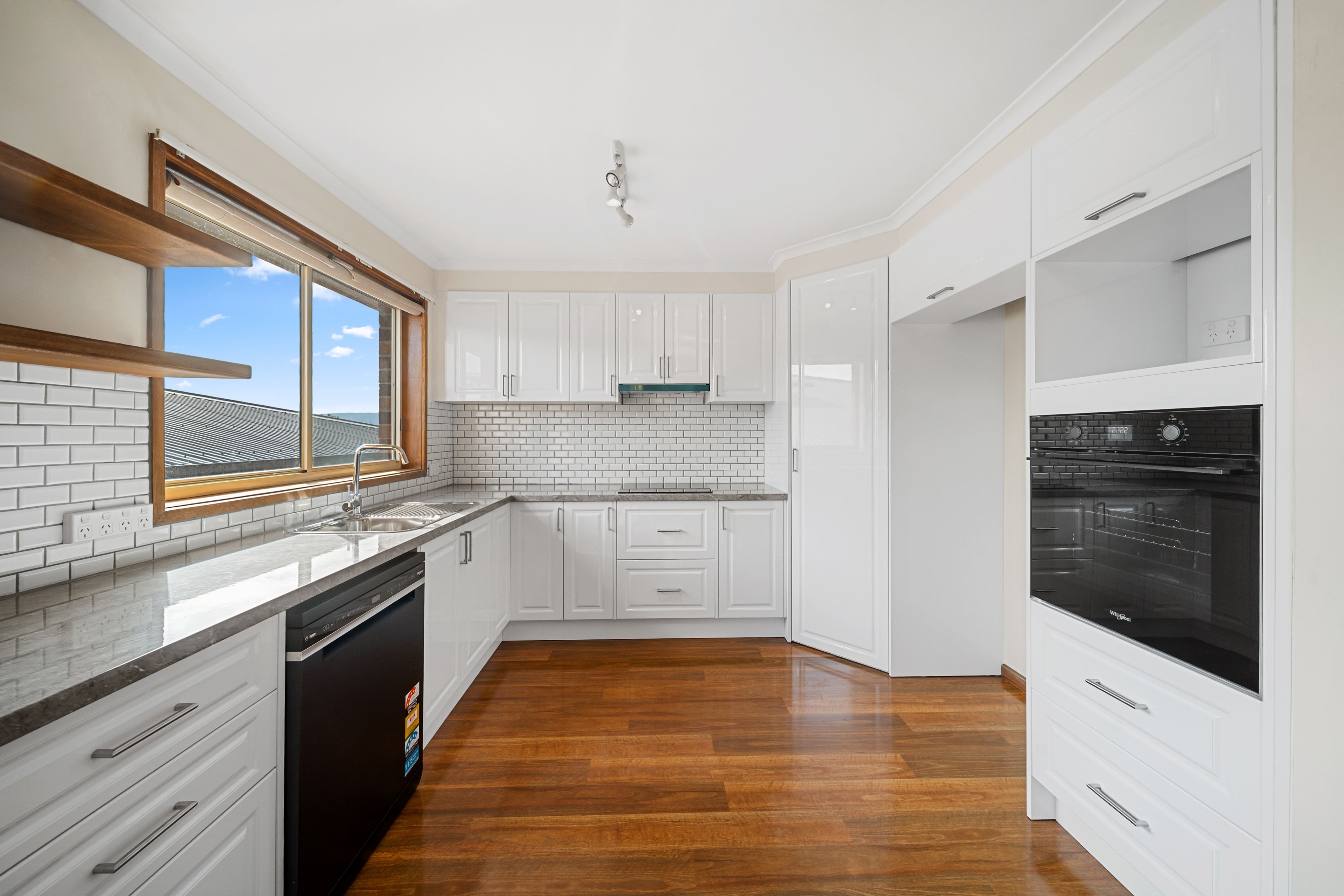 32 Currie Street — photo 6 of 21