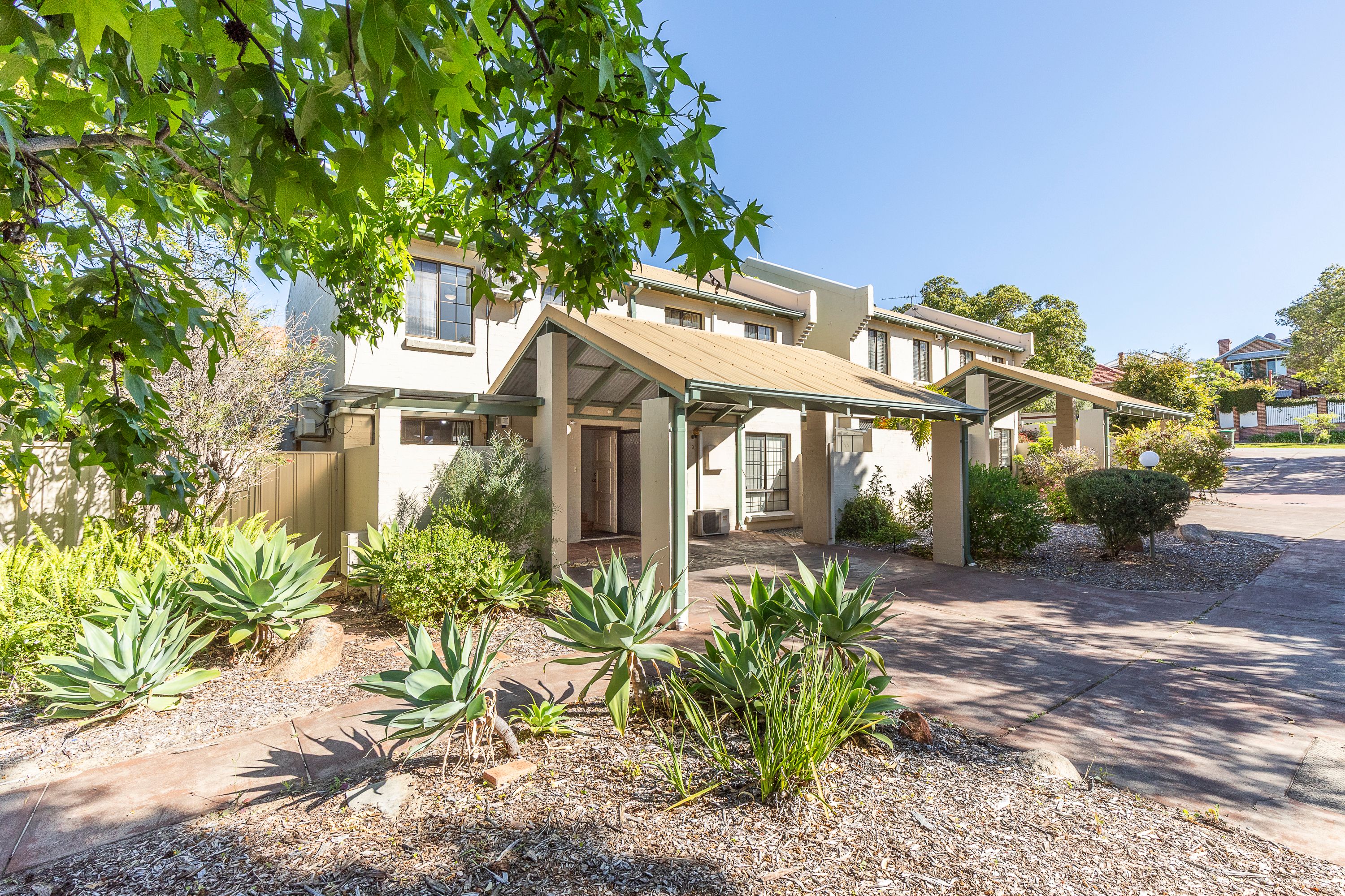 4/4 Third Avenue — photo from Ray White Inner North