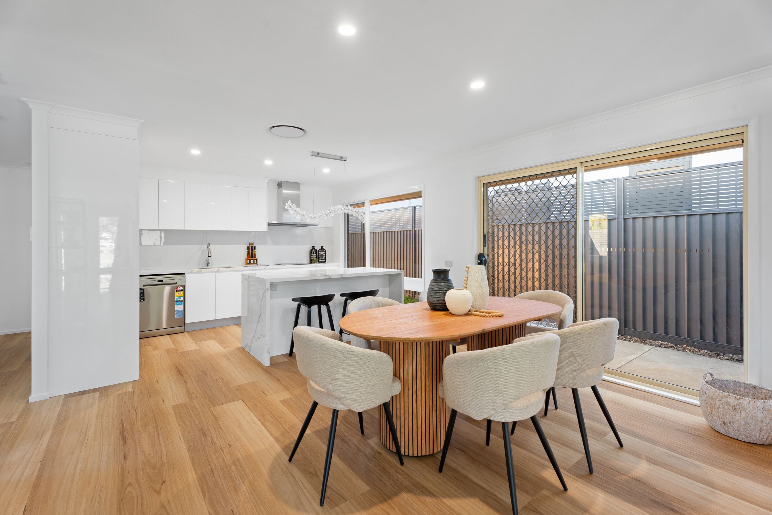 222 York Road — photo 4 of 22