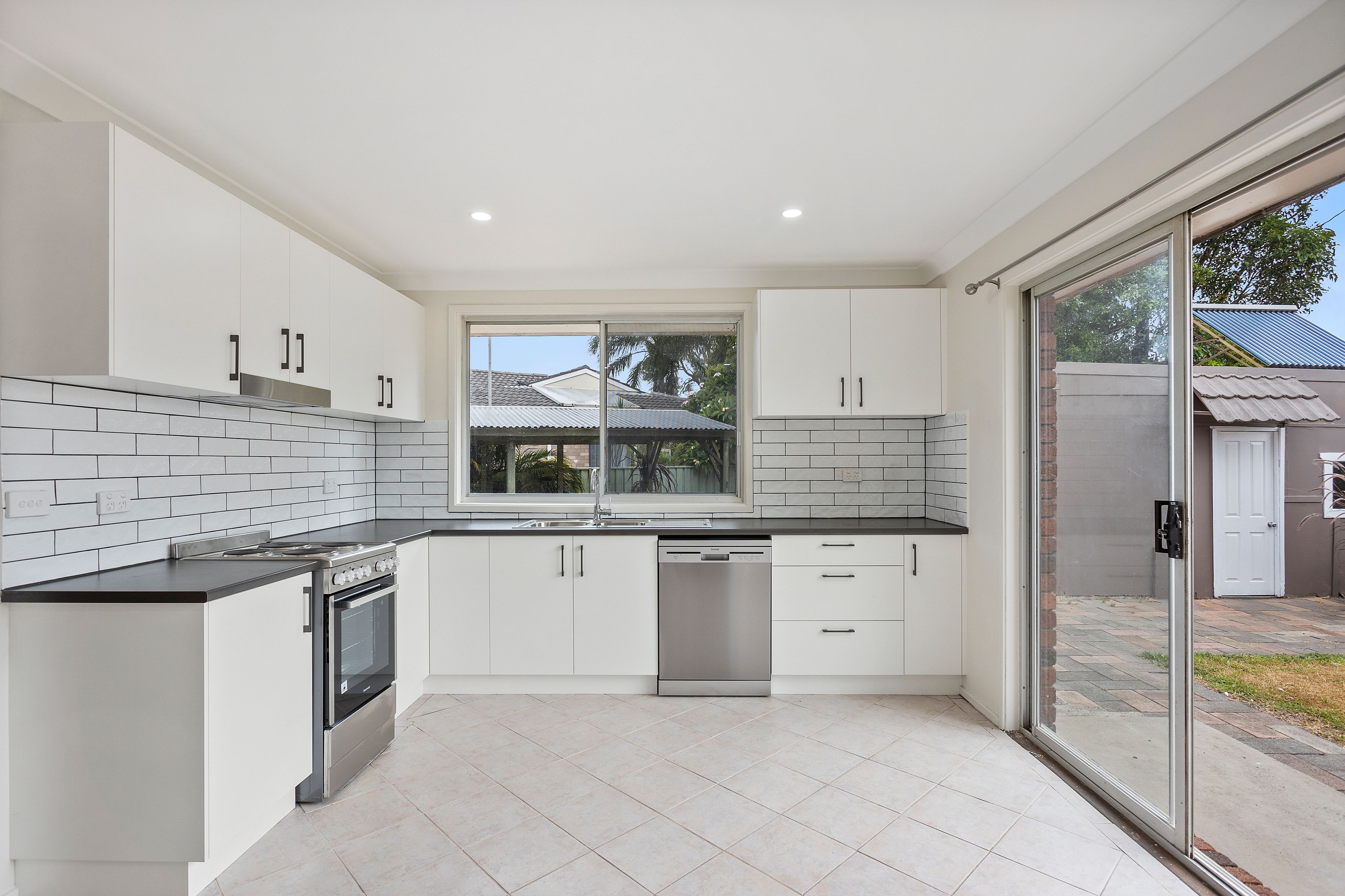 16 Moras Place, Lake Illawarra, NSW 2528