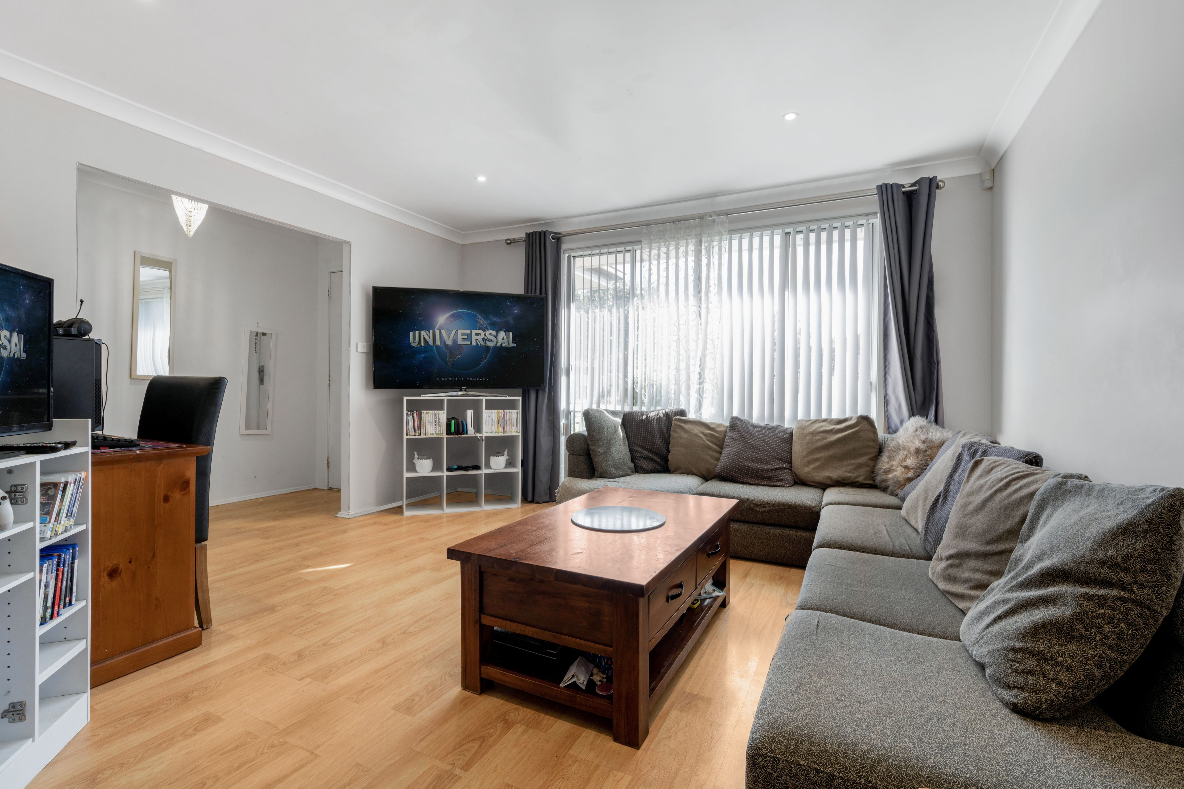 10 Andrews Place, St Helens Park, NSW 2560