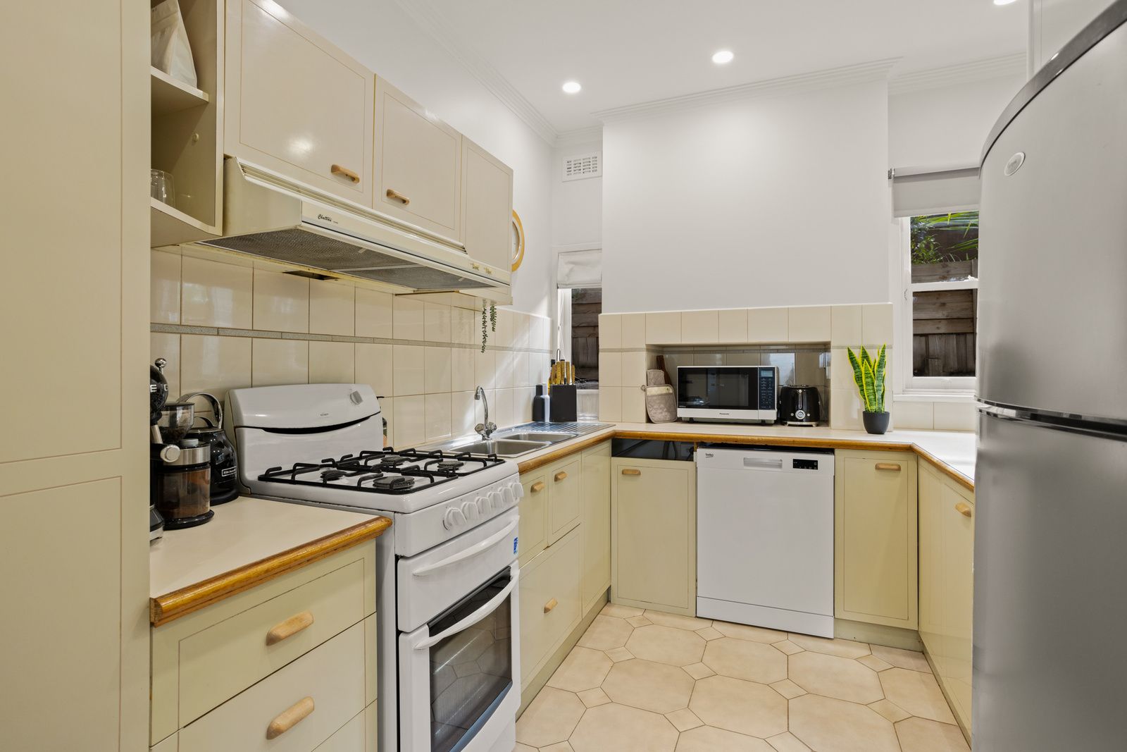 32 Seventh Avenue, Rosebud, VIC 3939