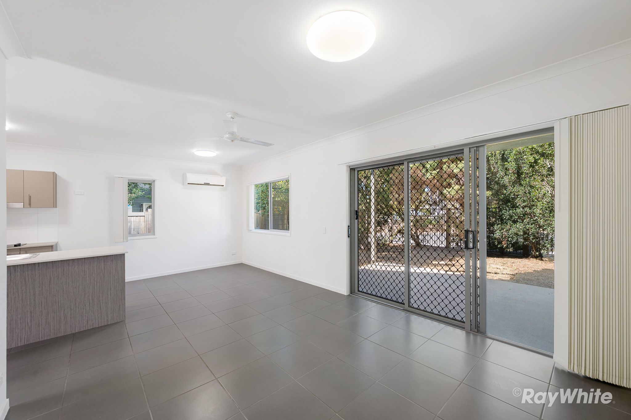 16/2 Beezley Street — photo 3 of 15
