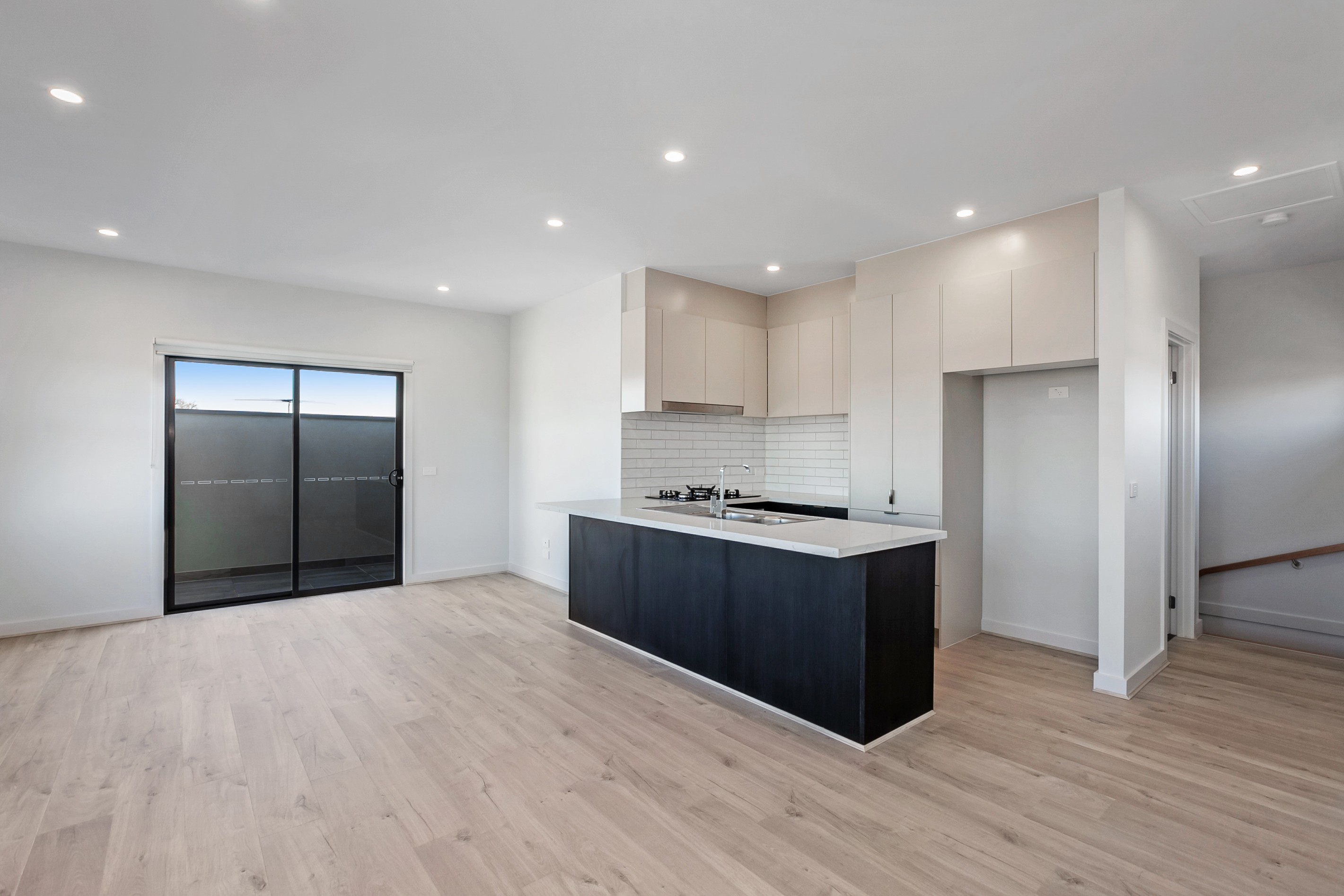 1/10 Cash Street, Kingsbury, VIC 3083