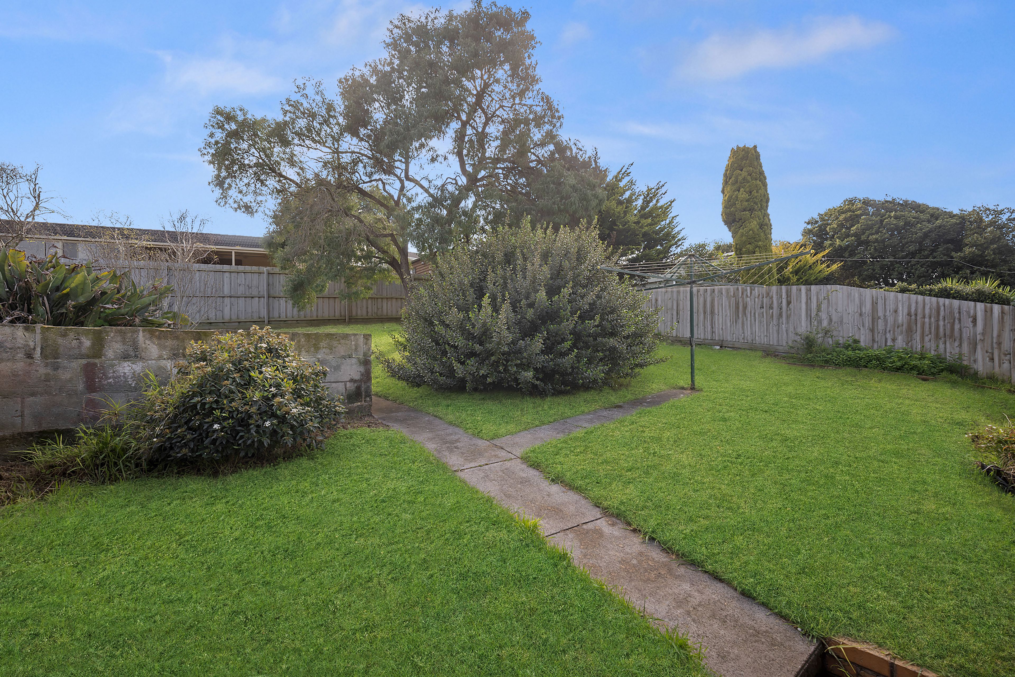 390 Raglan Parade — photo 9 of 10