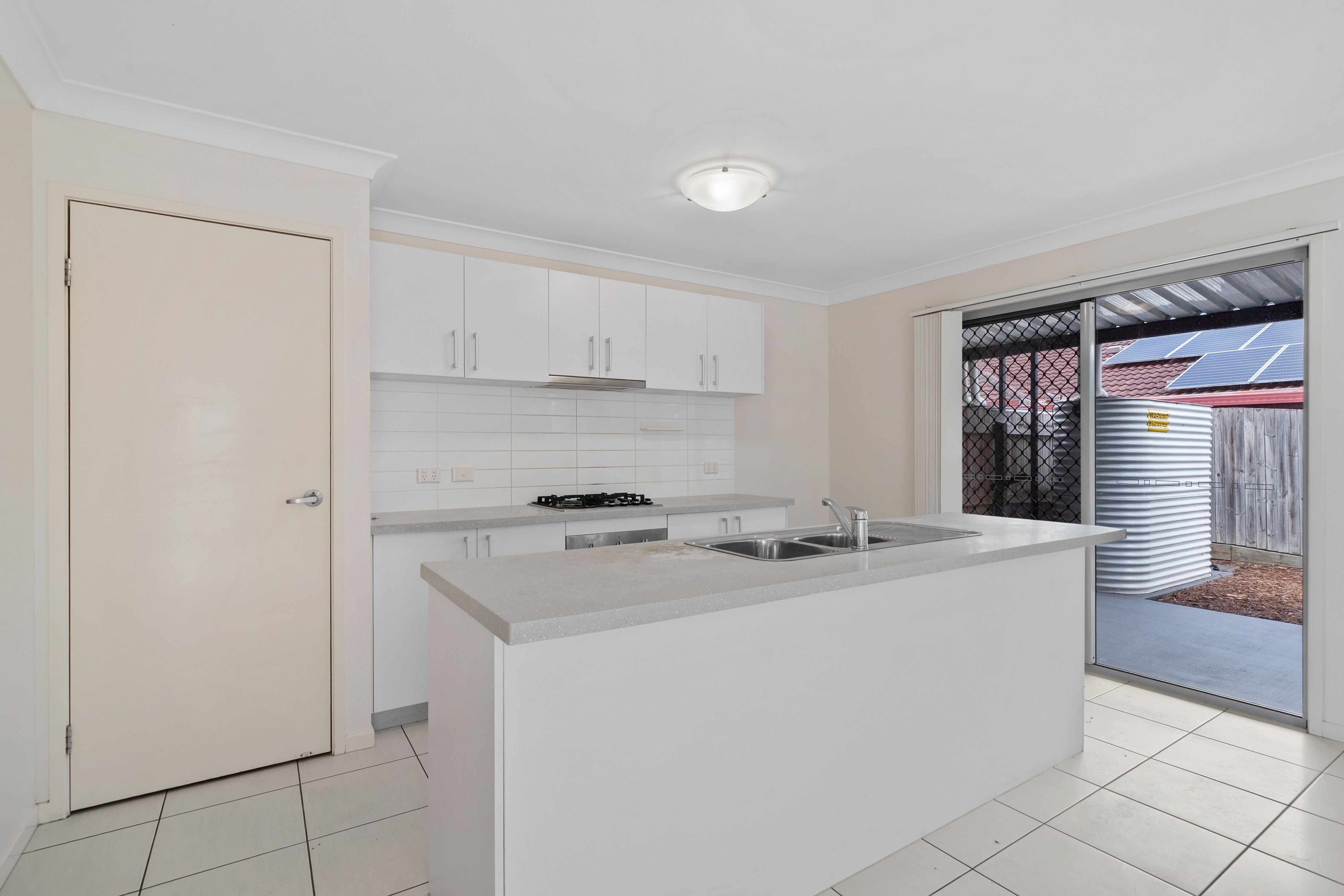 15/28 Menser Street — photo 3 of 21