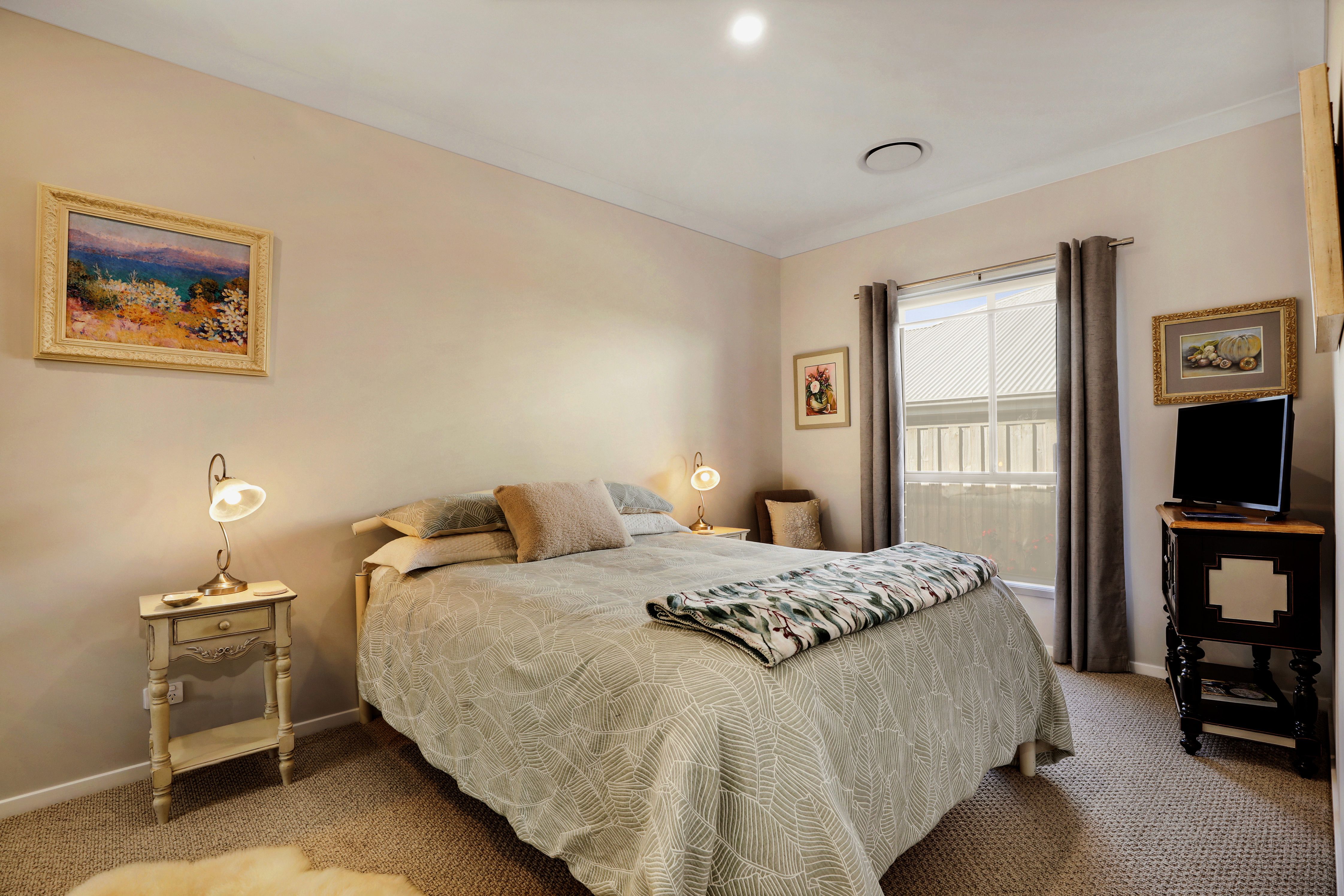 8 Sherwin Crescent — photo 7 of 15