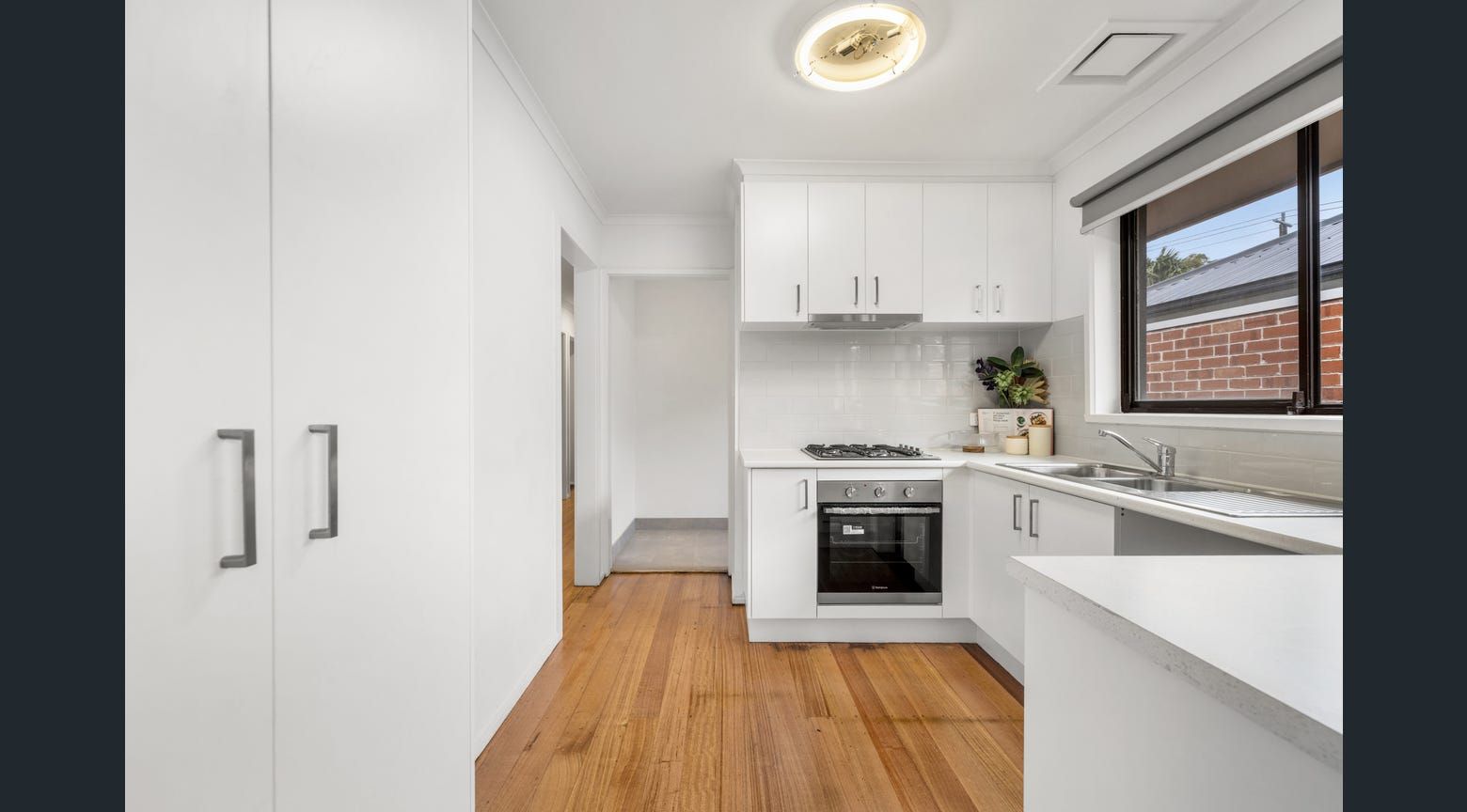 1/4 Louisa Street — photo 5 of 17
