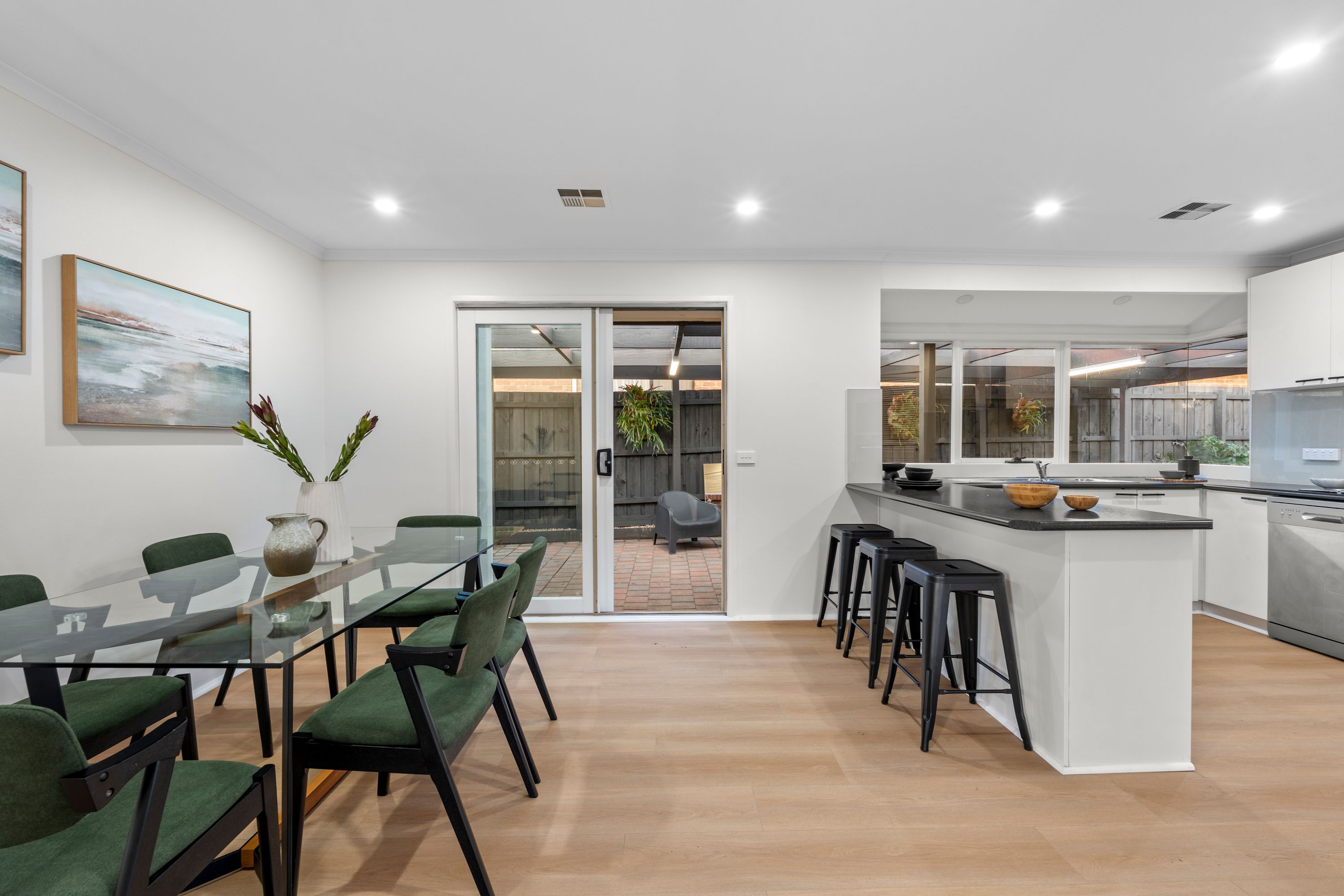 10 Tench Court, Mill Park, VIC 3082