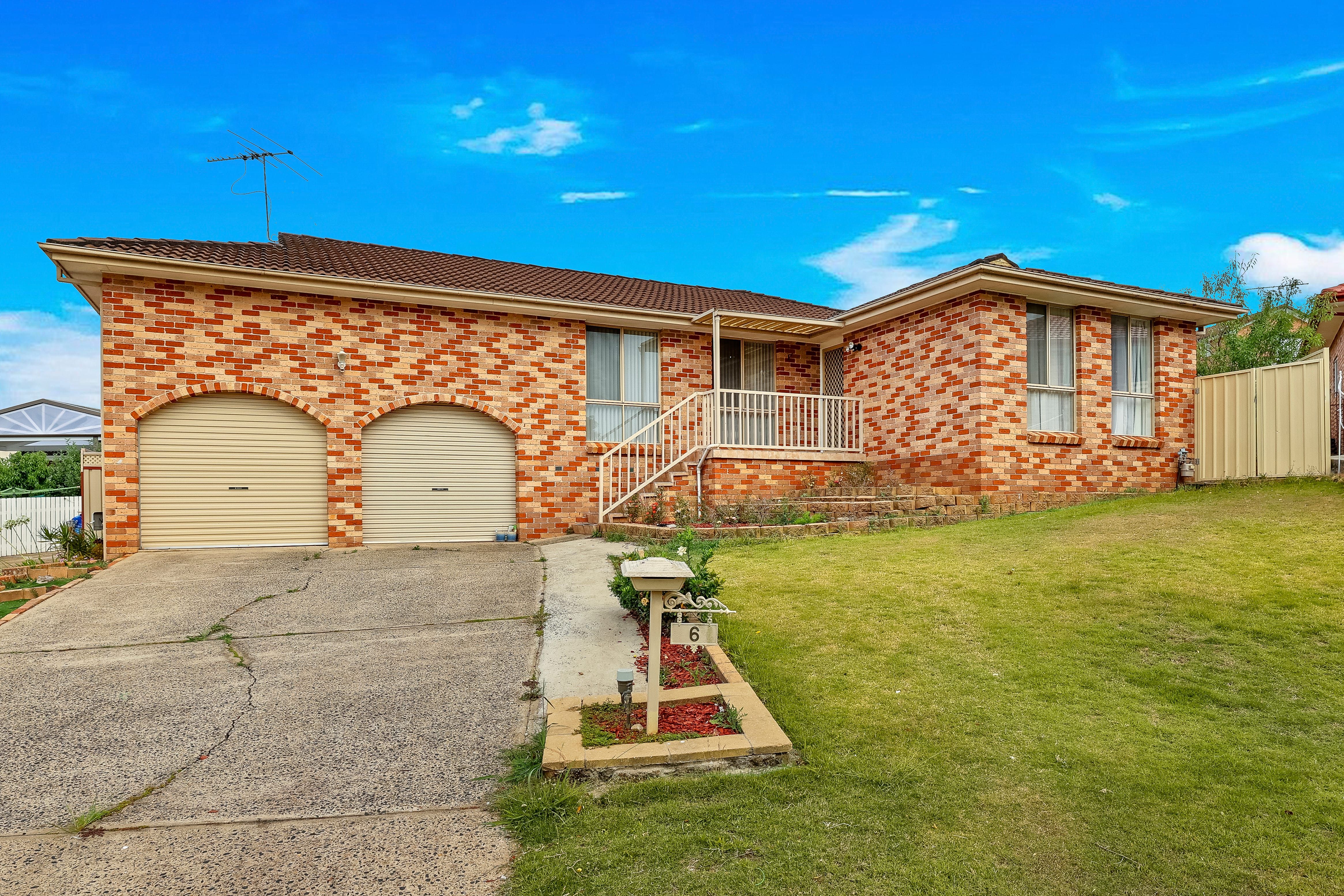 6 Back Close, Kearns NSW 2558