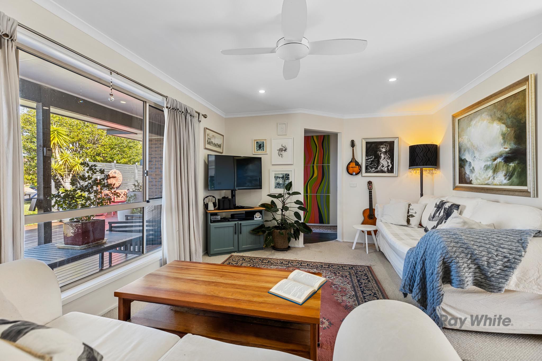 8 Wills Crescent — photo 10 of 30