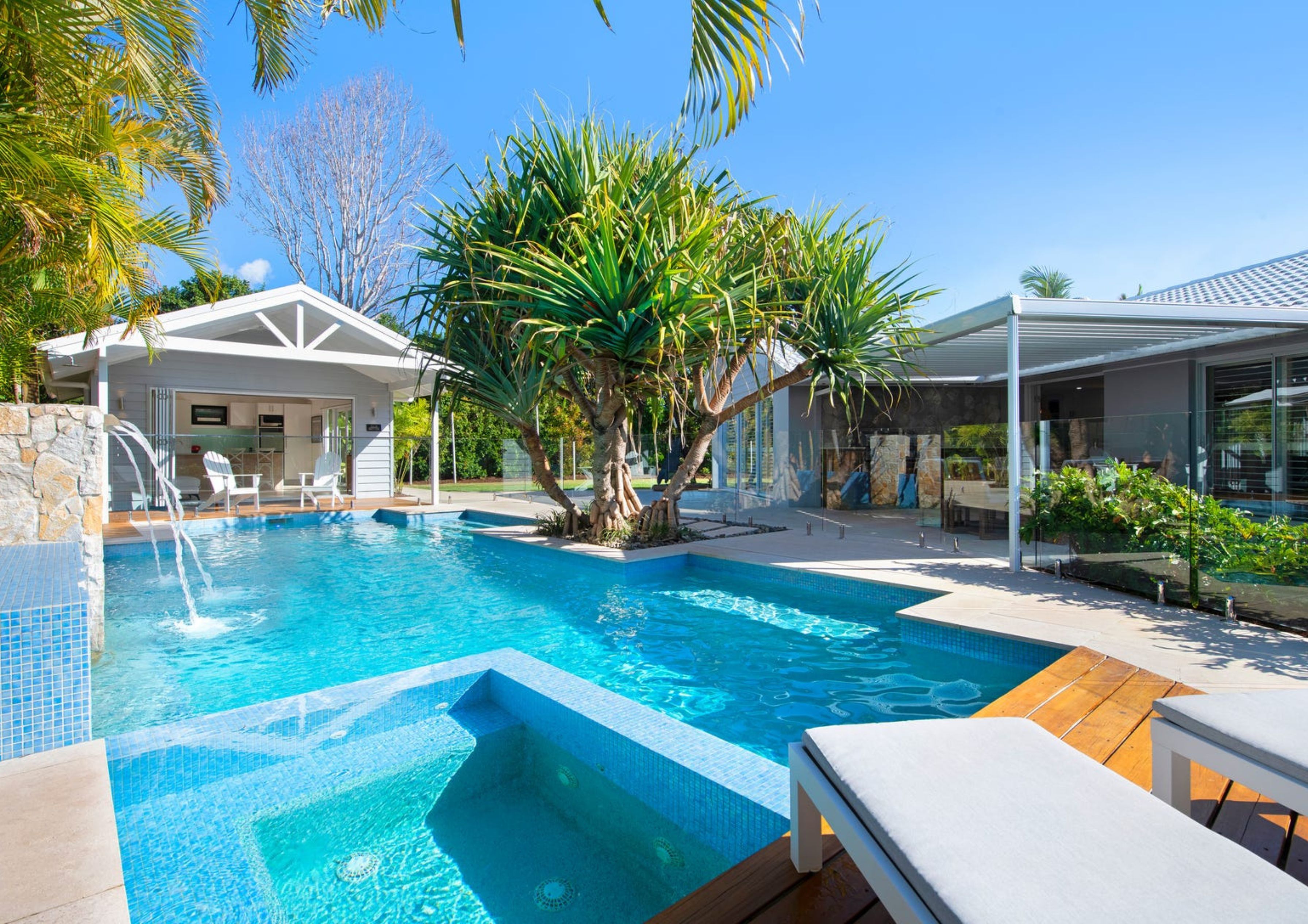 15 Timana Avenue, Mermaid Waters QLD 4218