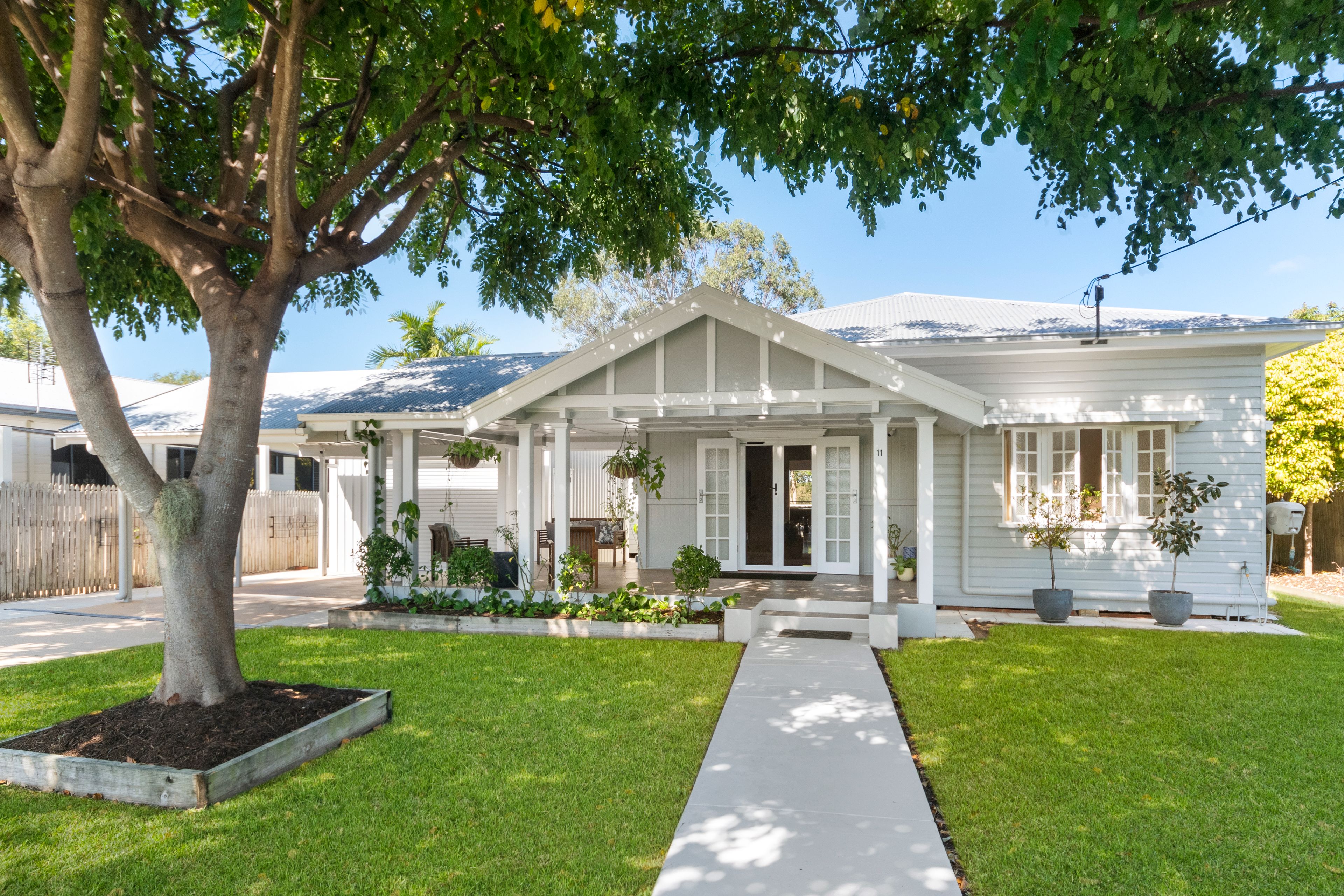 11 Whyte Street, Hermit Park, QLD 4812