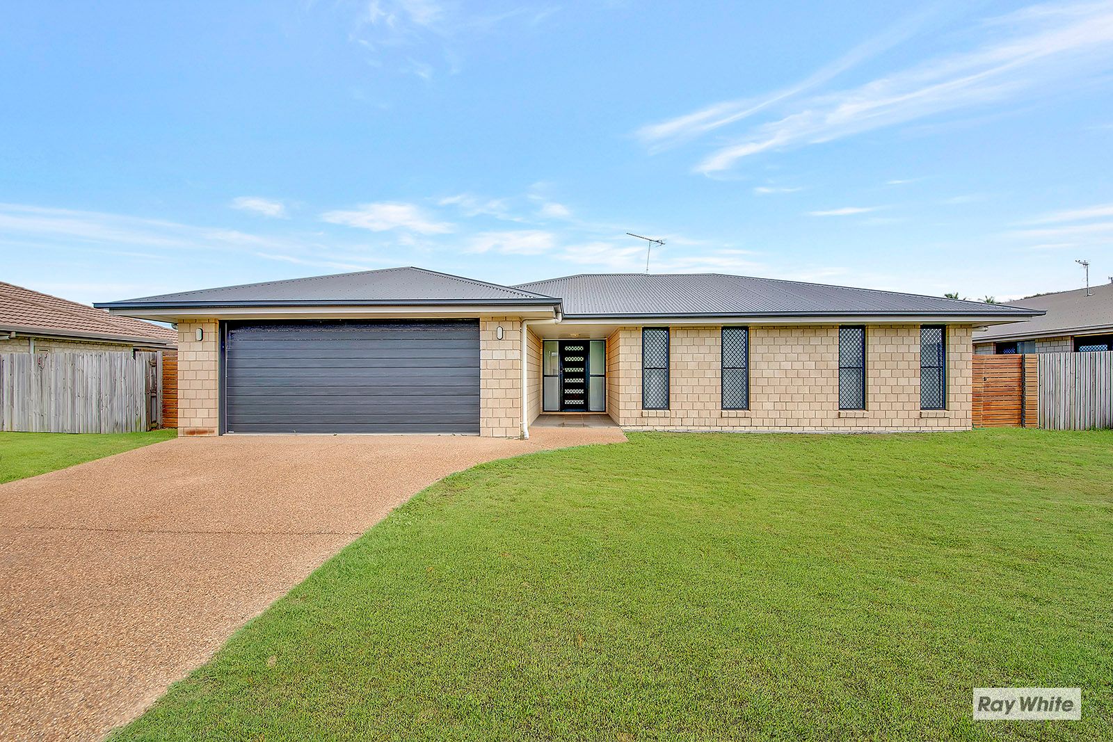 14 Riviera Way, Mulambin QLD 4703