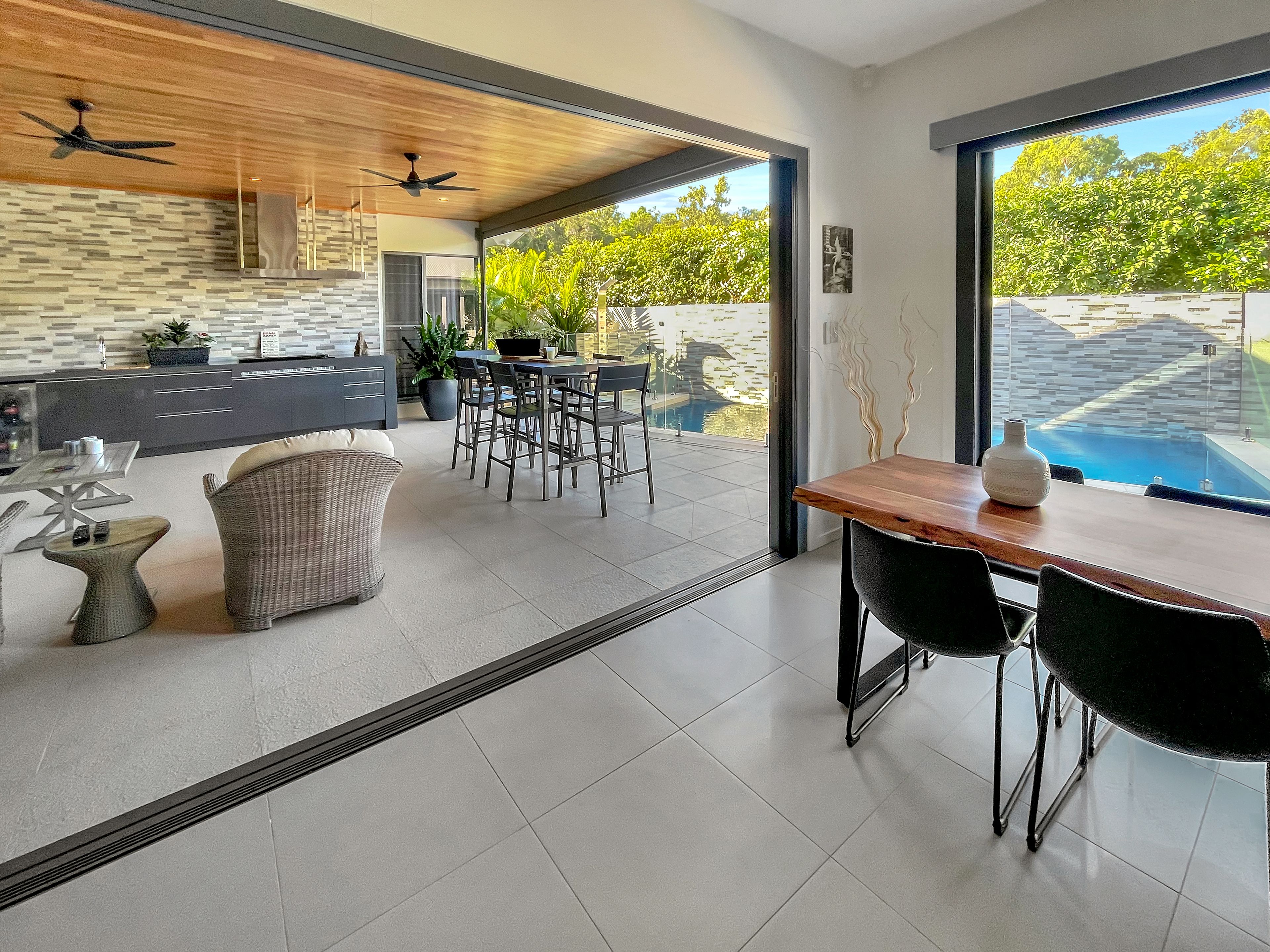 Palm Cove, QLD 4879