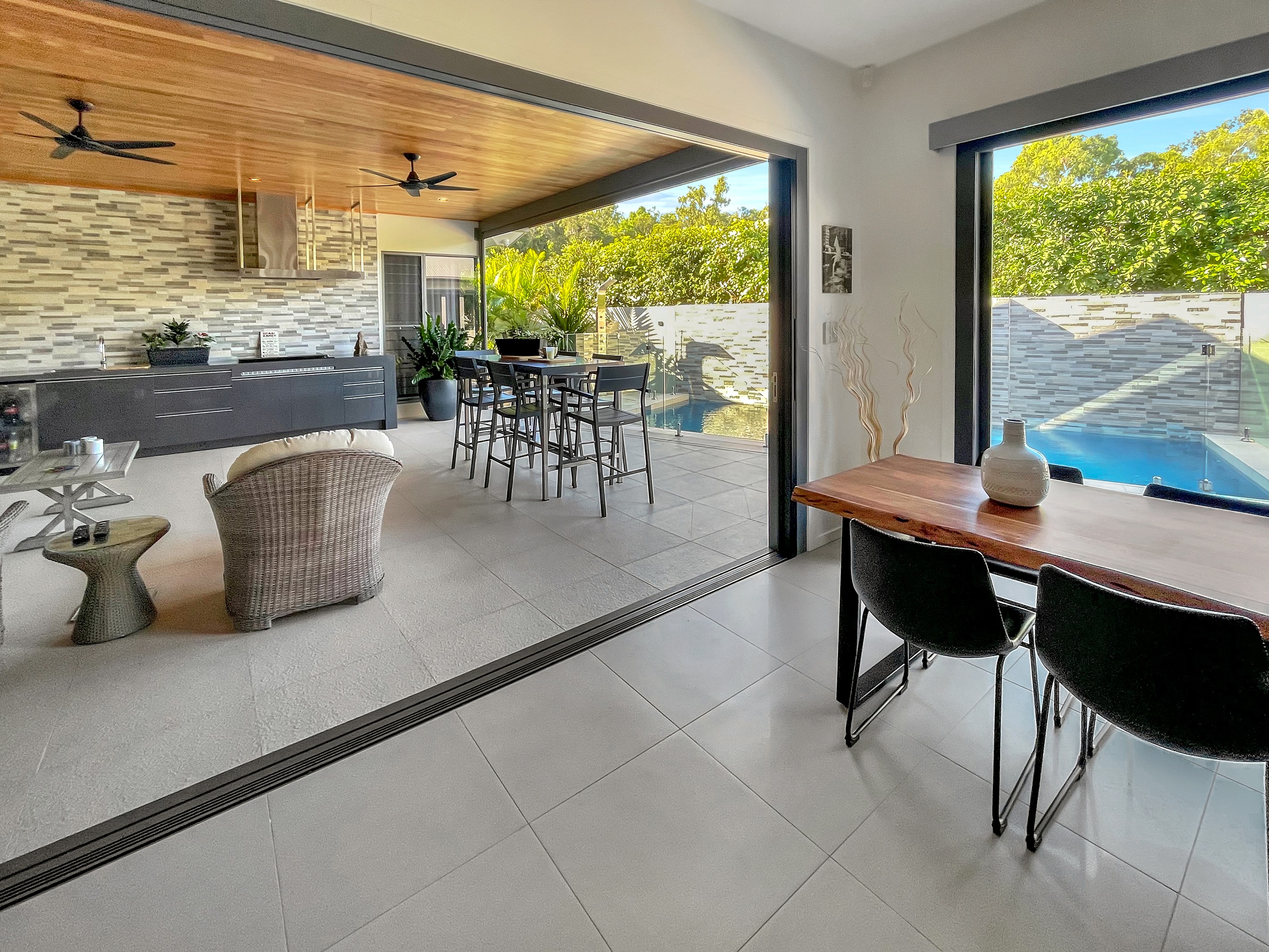 Palm Cove, QLD 4879