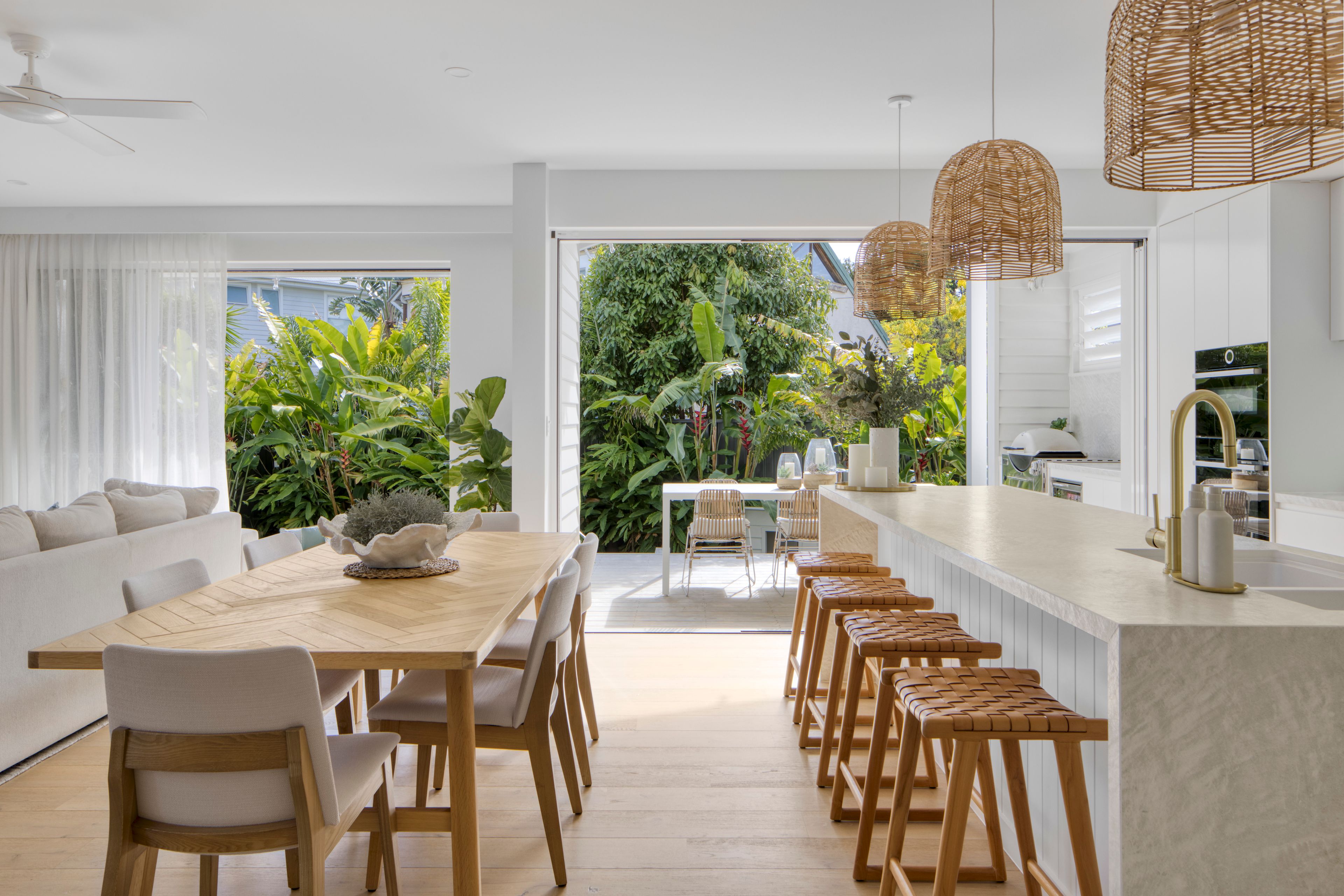 1 Guyra Avenue, Burleigh Heads QLD 4220