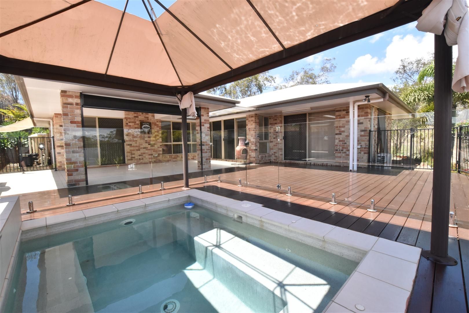 17 LINGWOODOCK Place, Glen Eden, QLD 4680