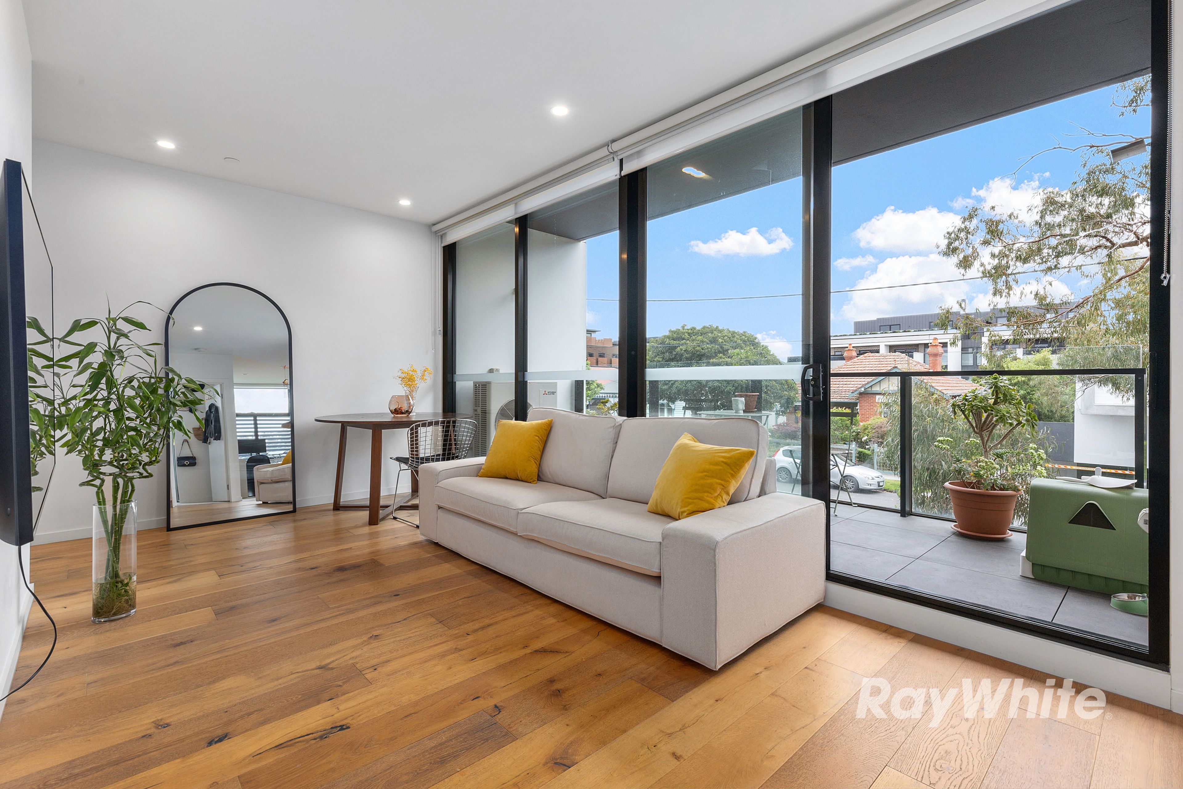 8 Elliott Avenue, Carnegie VIC 3163