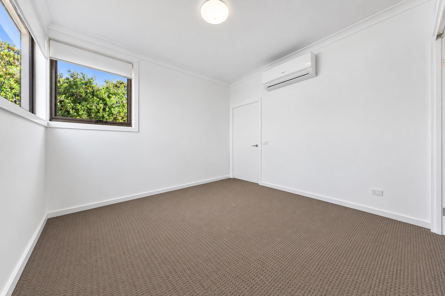 2/6 Sommerville Avenue — photo 10 of 13