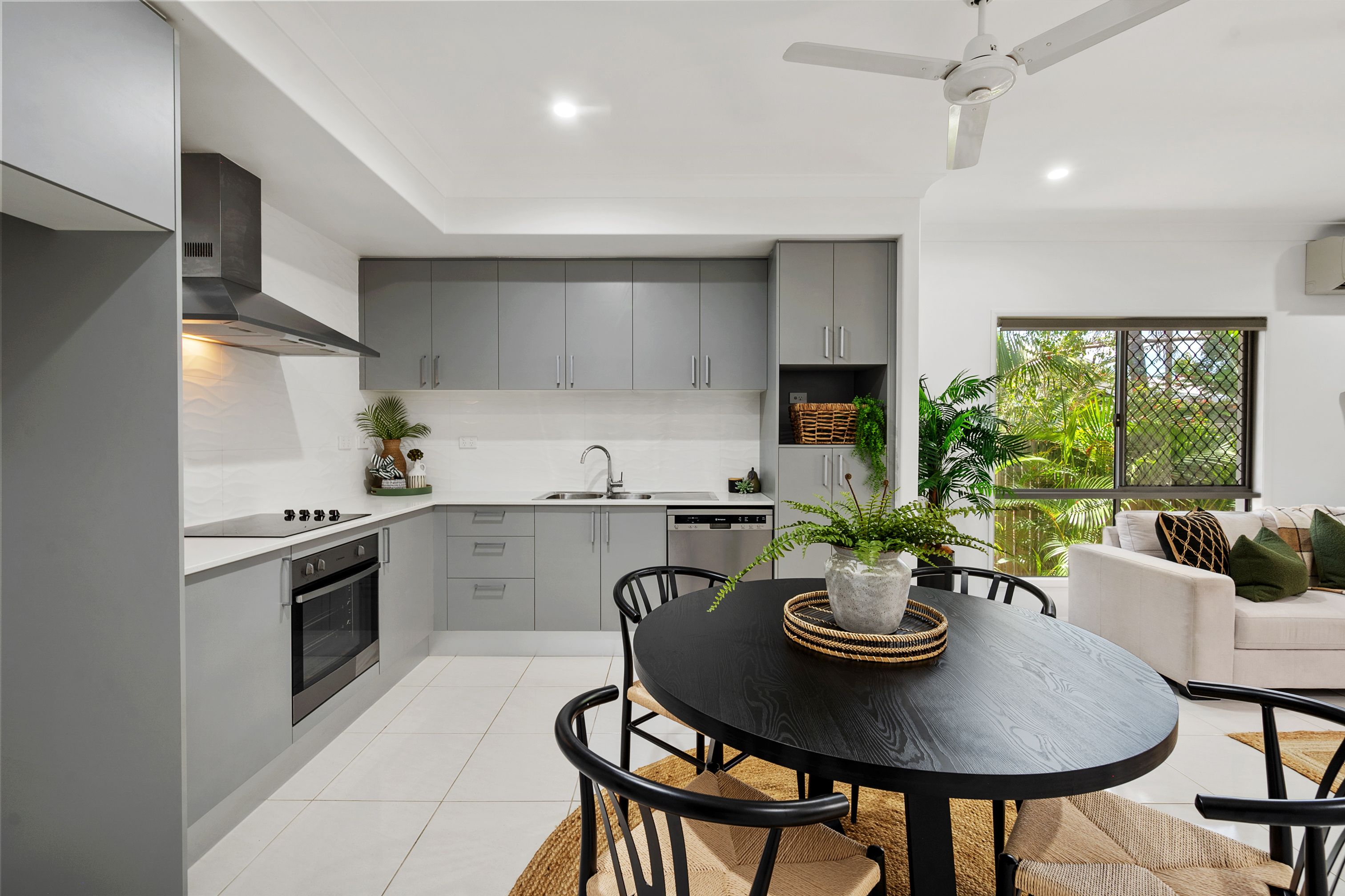 2/28A Kitchener Road, Pimlico, QLD 4812