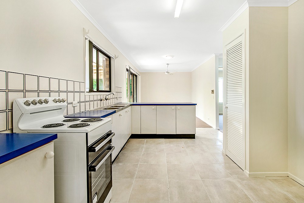 4 Bedivere Street, Carindale, QLD 4152
