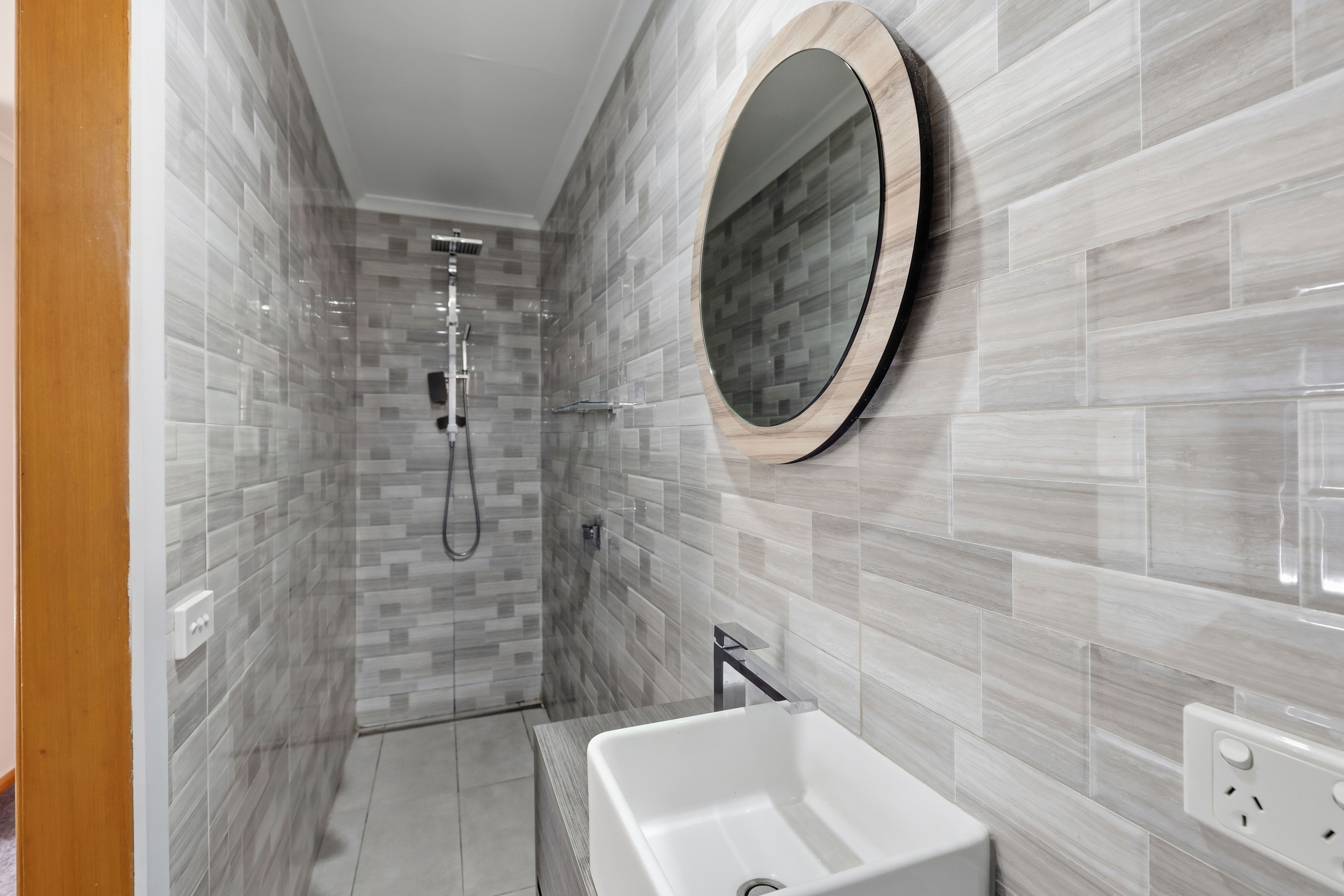 17 Wiena Crescent — photo 14 of 26