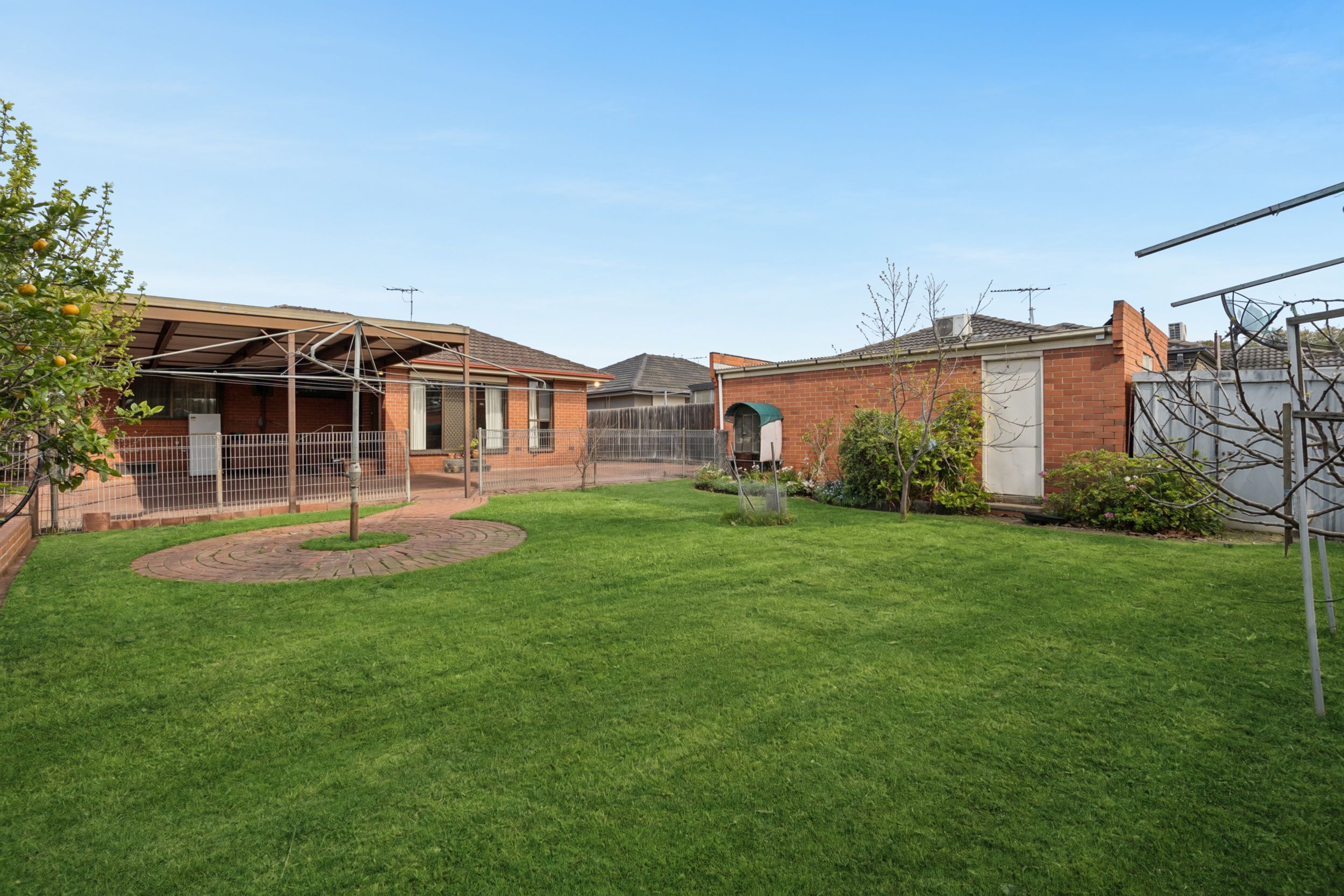 8 Robins Avenue — photo 13 of 13