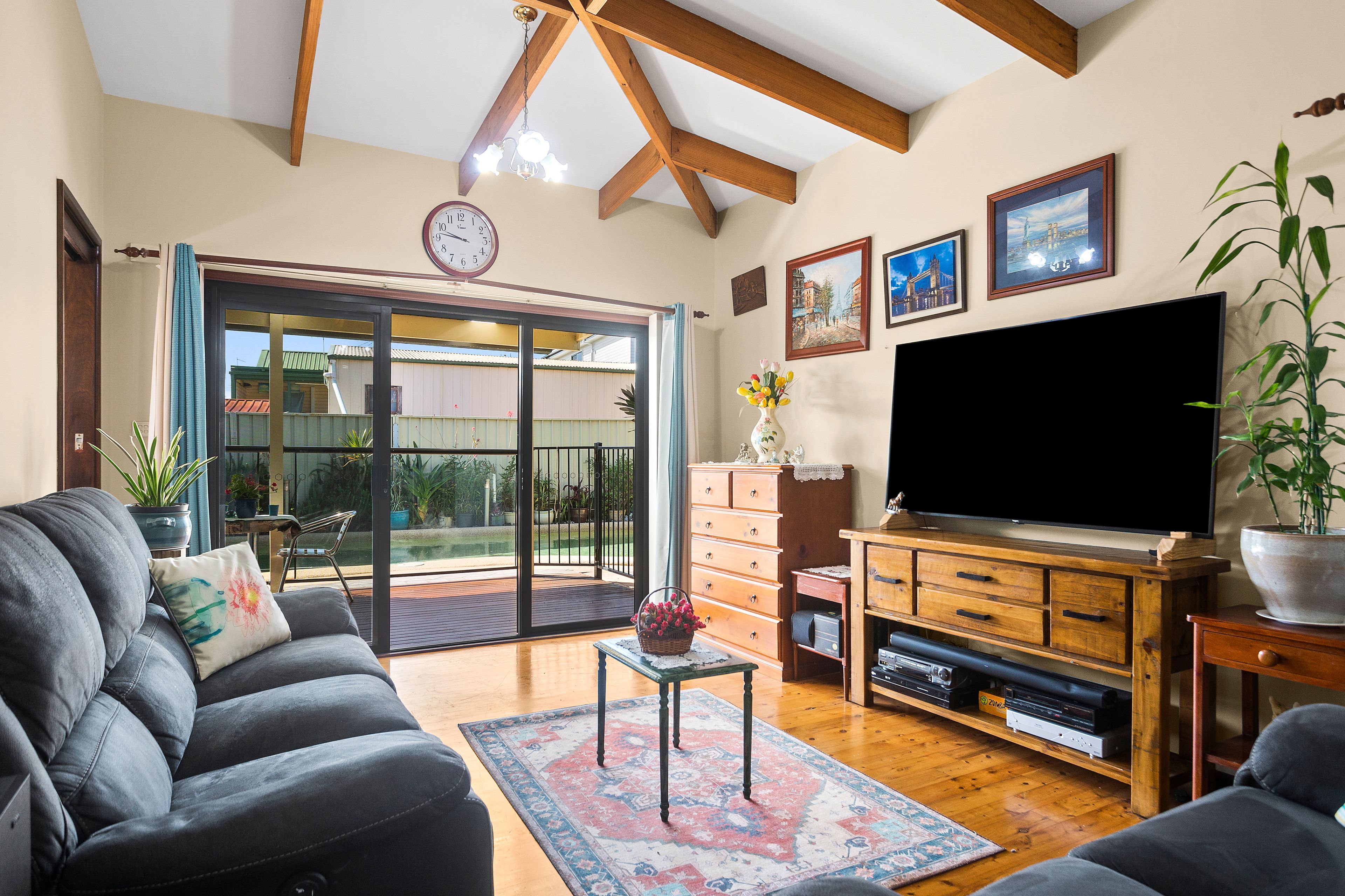 47 Woodford Avenue — photo 4 of 13