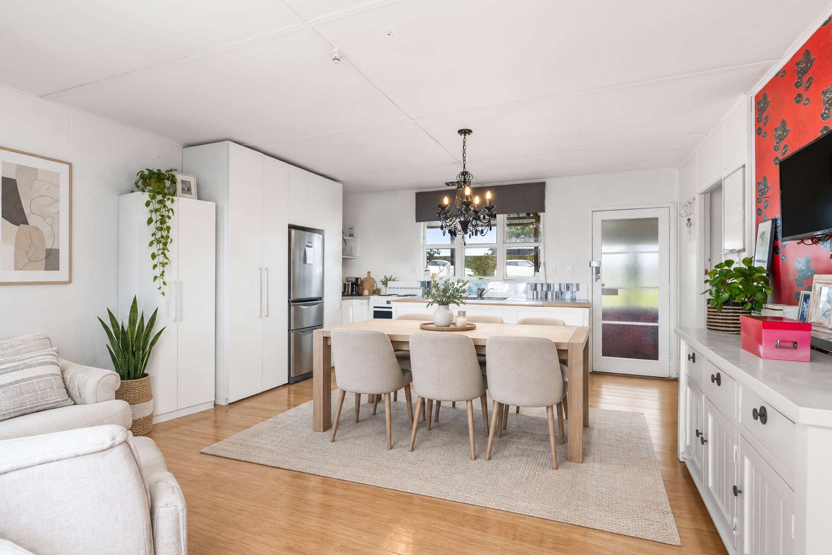 1390 Whangaparaoa Road, Army Bay, Rodney