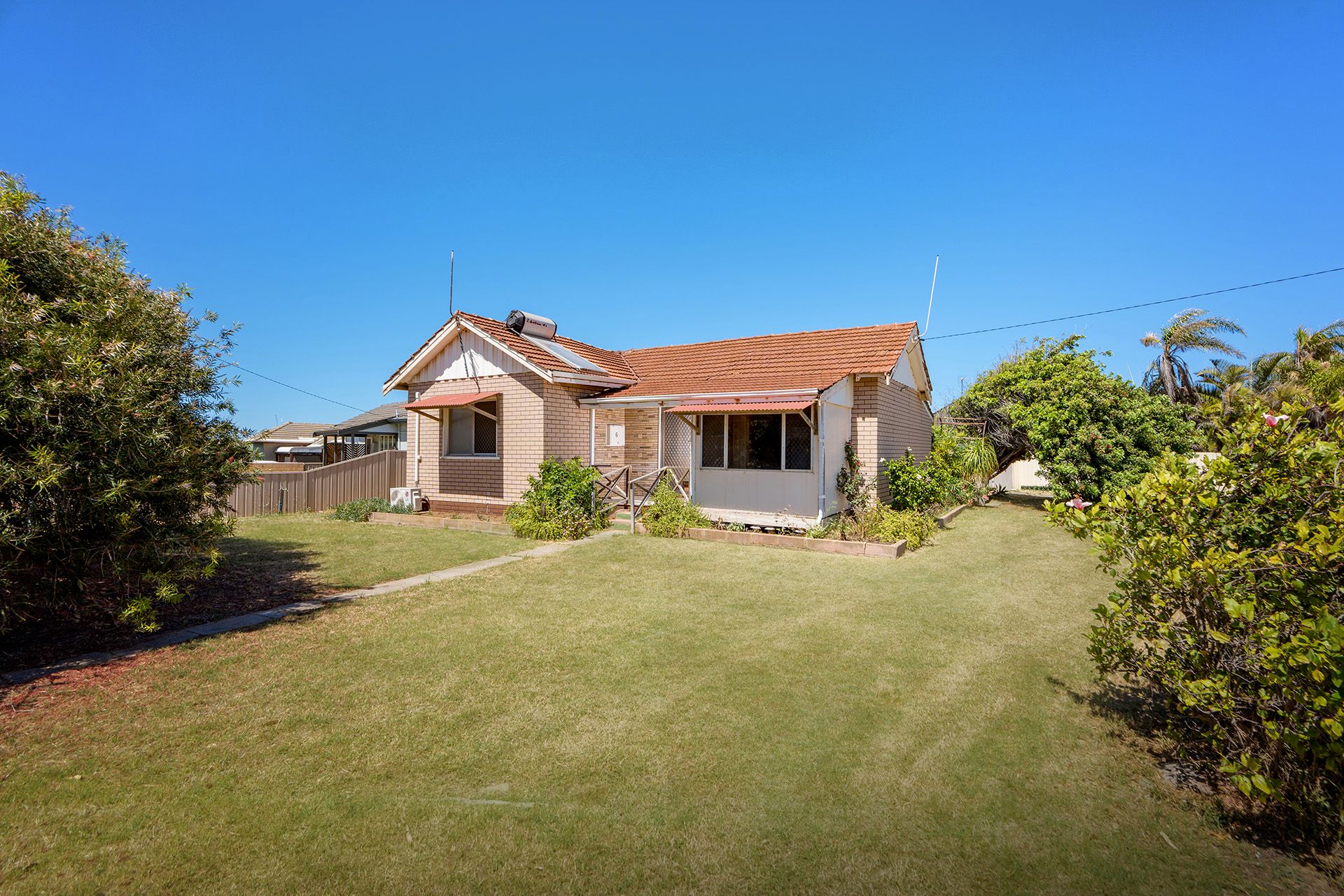 6 Whitfield Street, Beachlands WA 6530