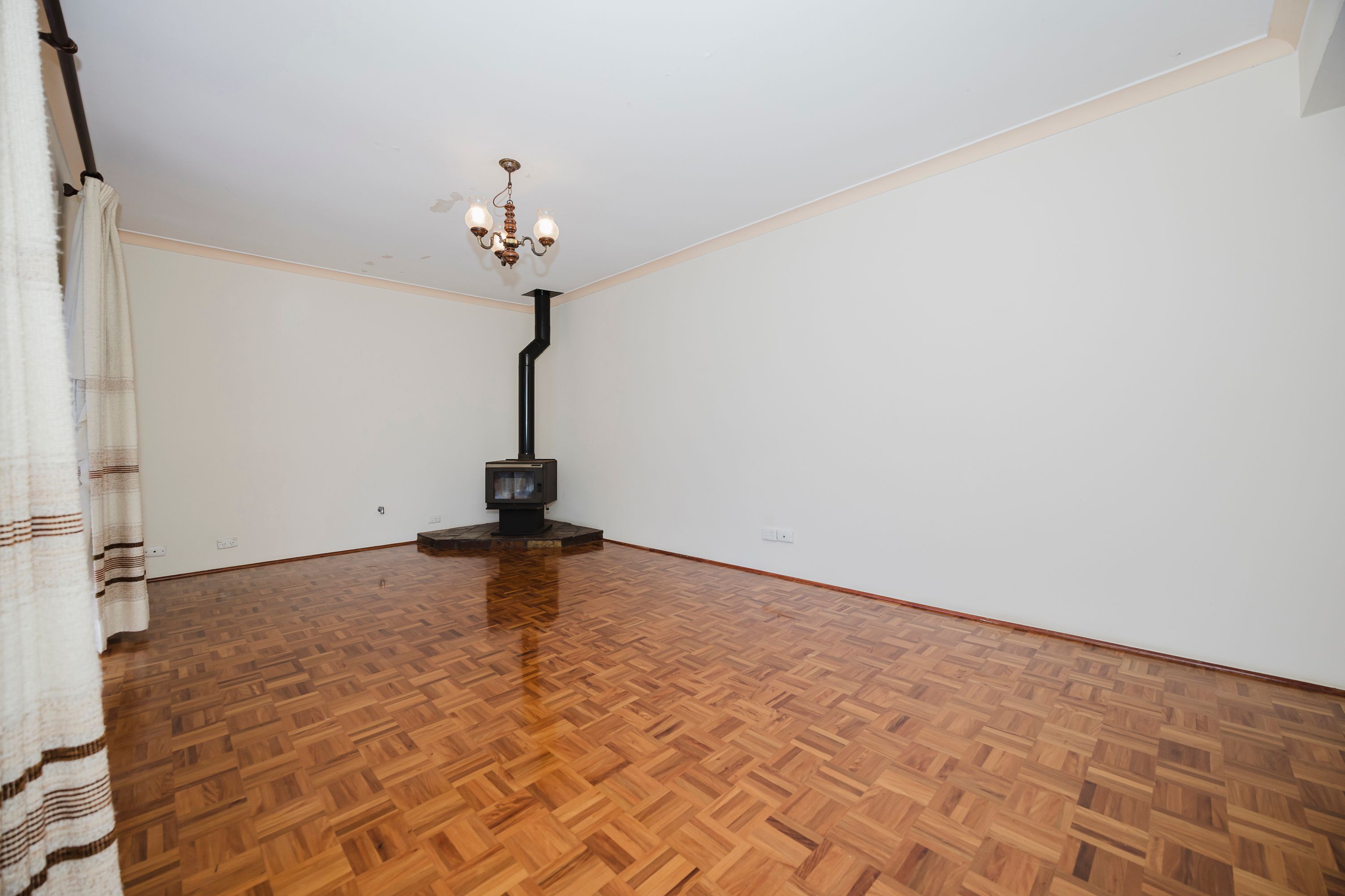 47 St Andrews Drive — photo 3 of 29