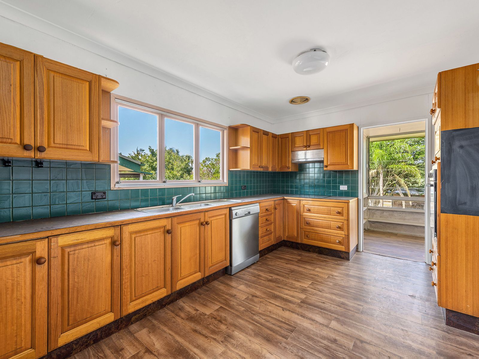 33 Kordick Street, Carina, QLD 4152
